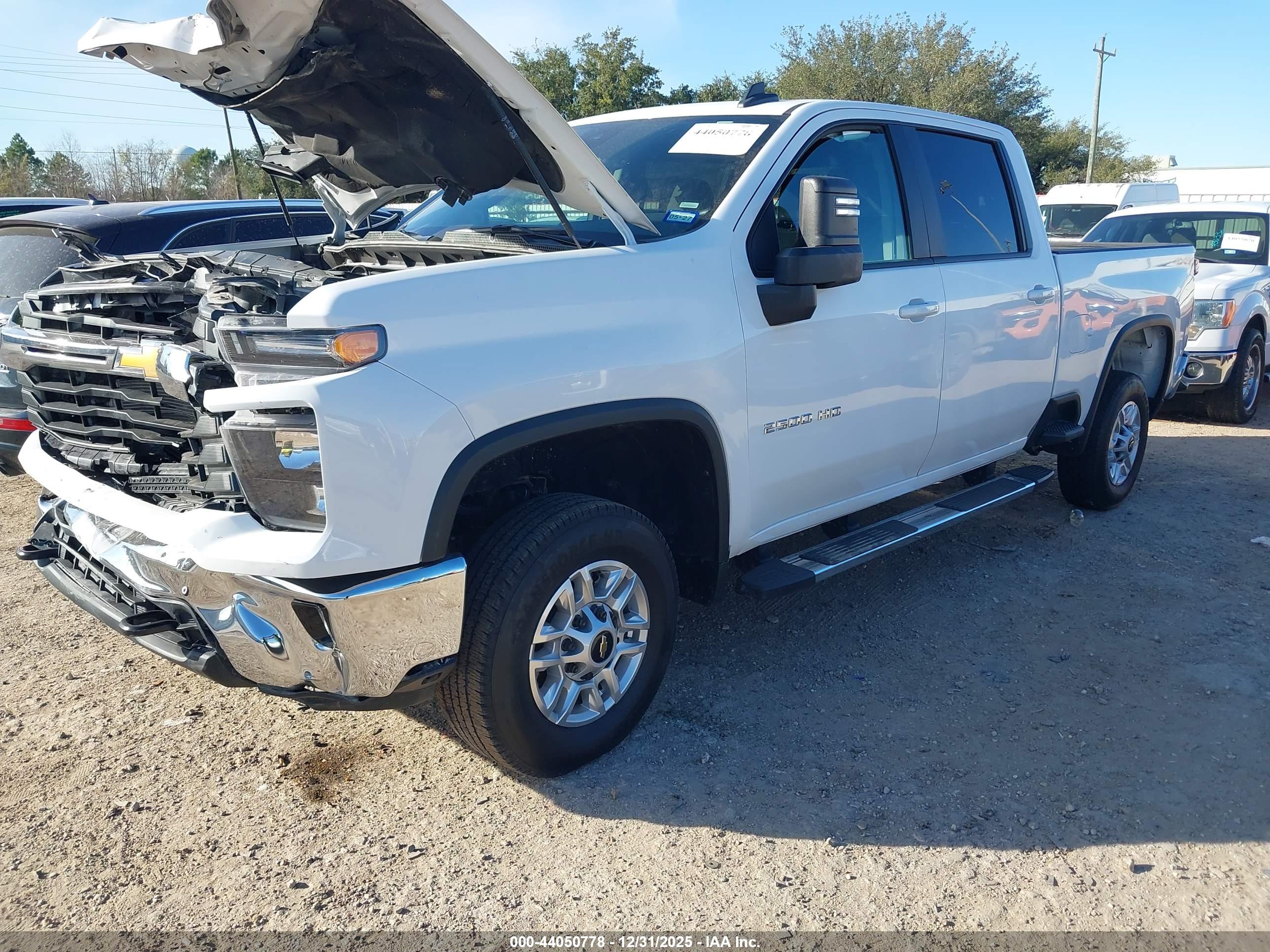 CHEVROLET SILVERADO image 2