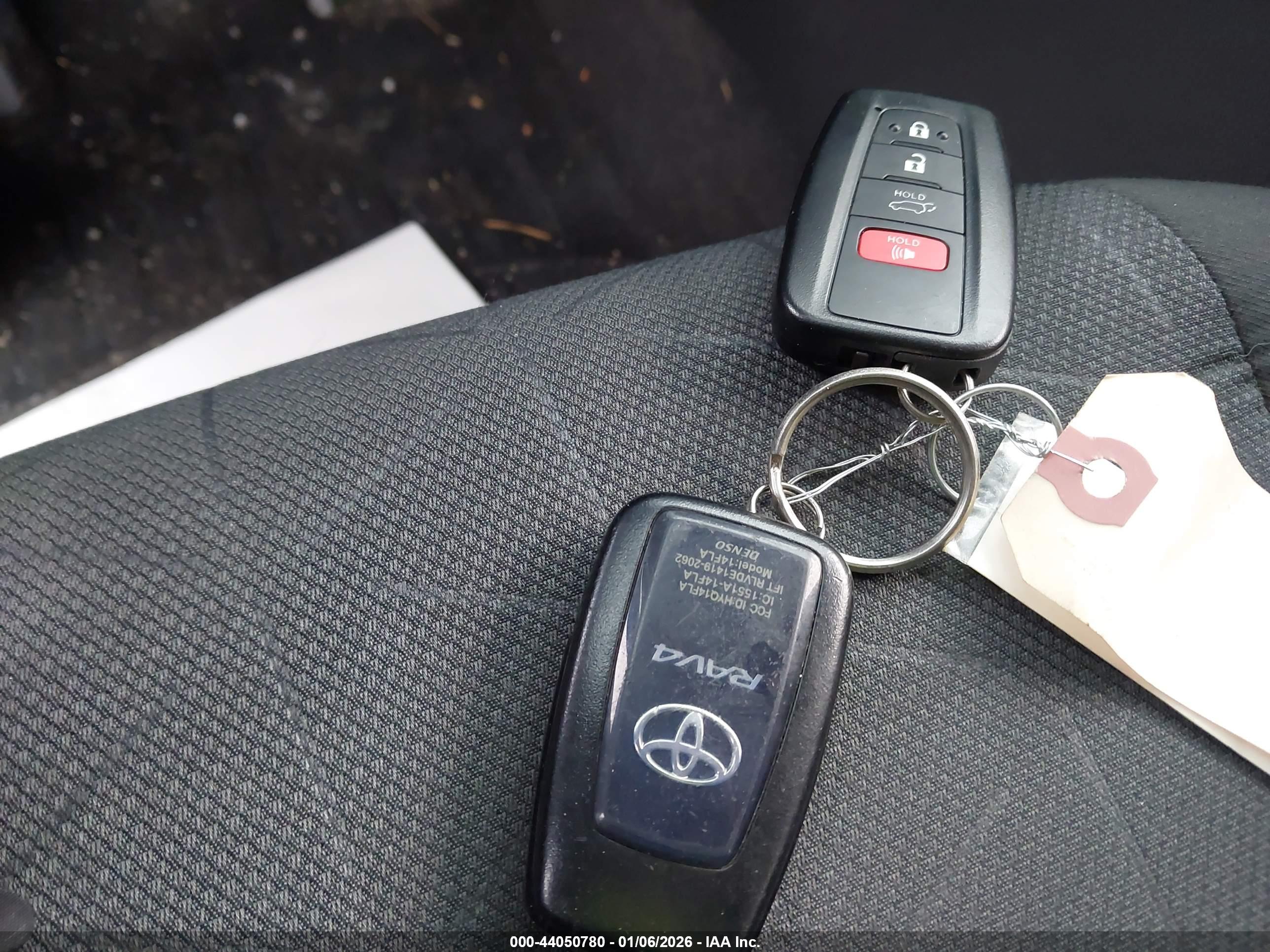 TOYOTA RAV4 image 11