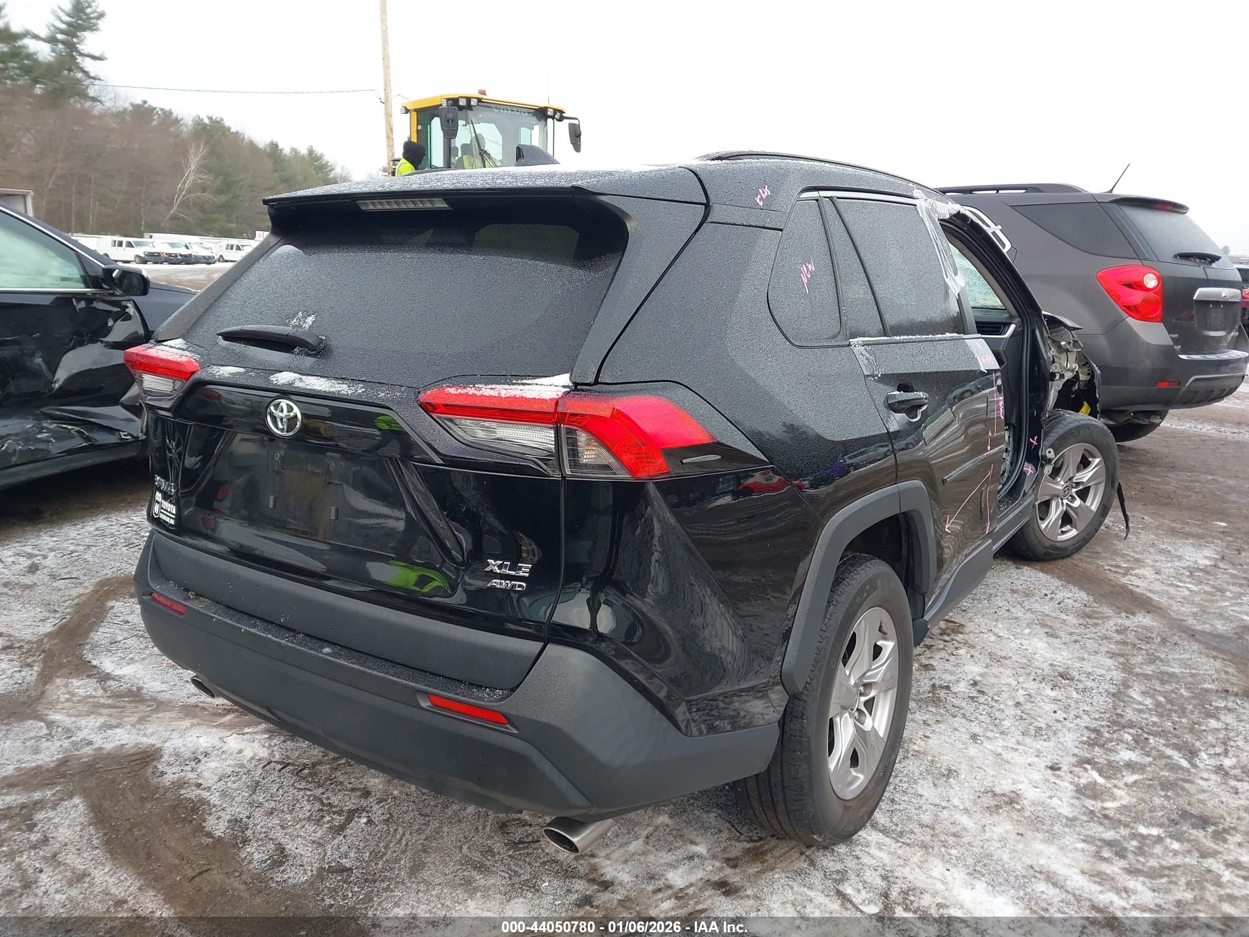 TOYOTA RAV4 image 4