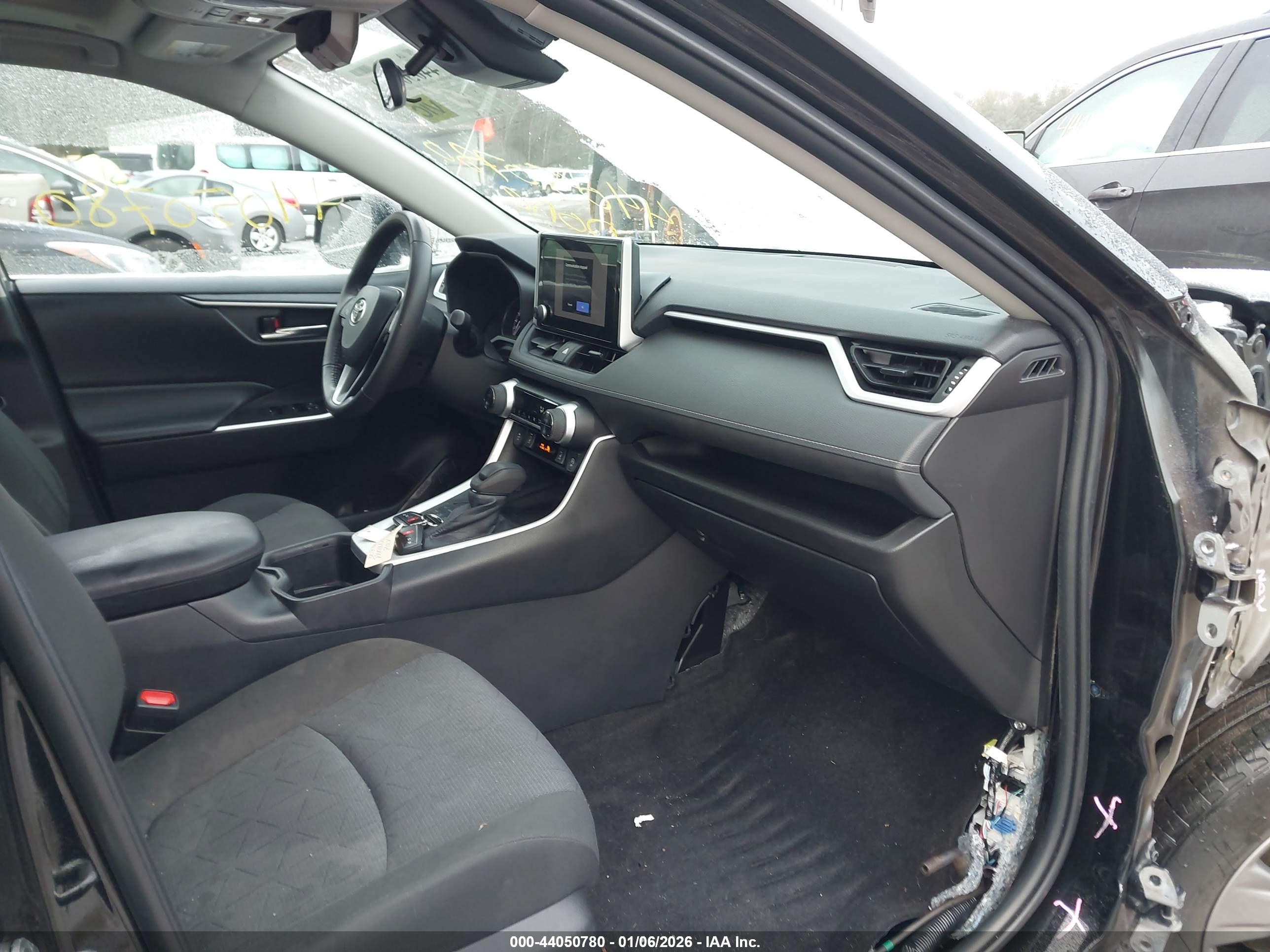 TOYOTA RAV4 image 5