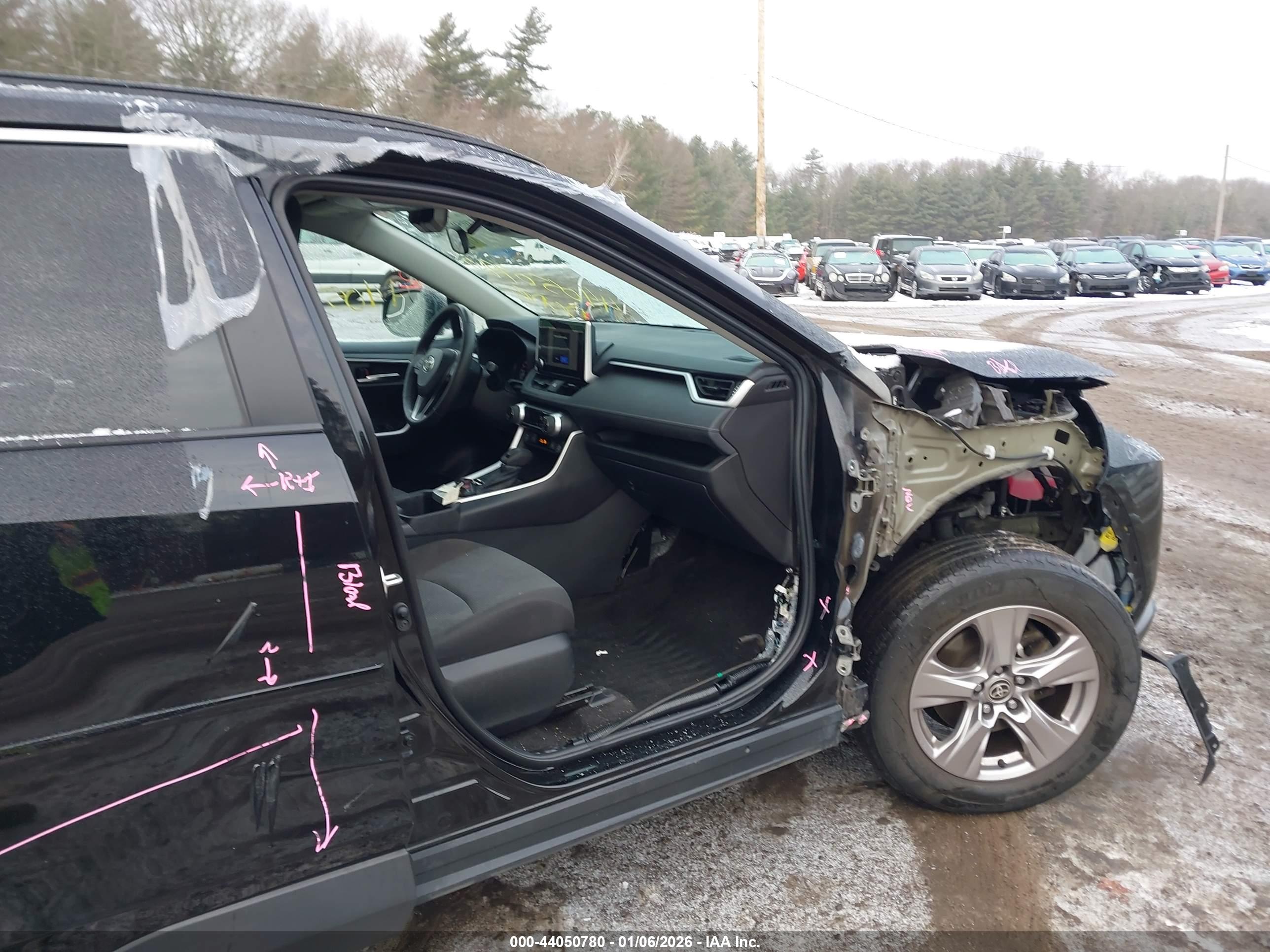 TOYOTA RAV4 image 6