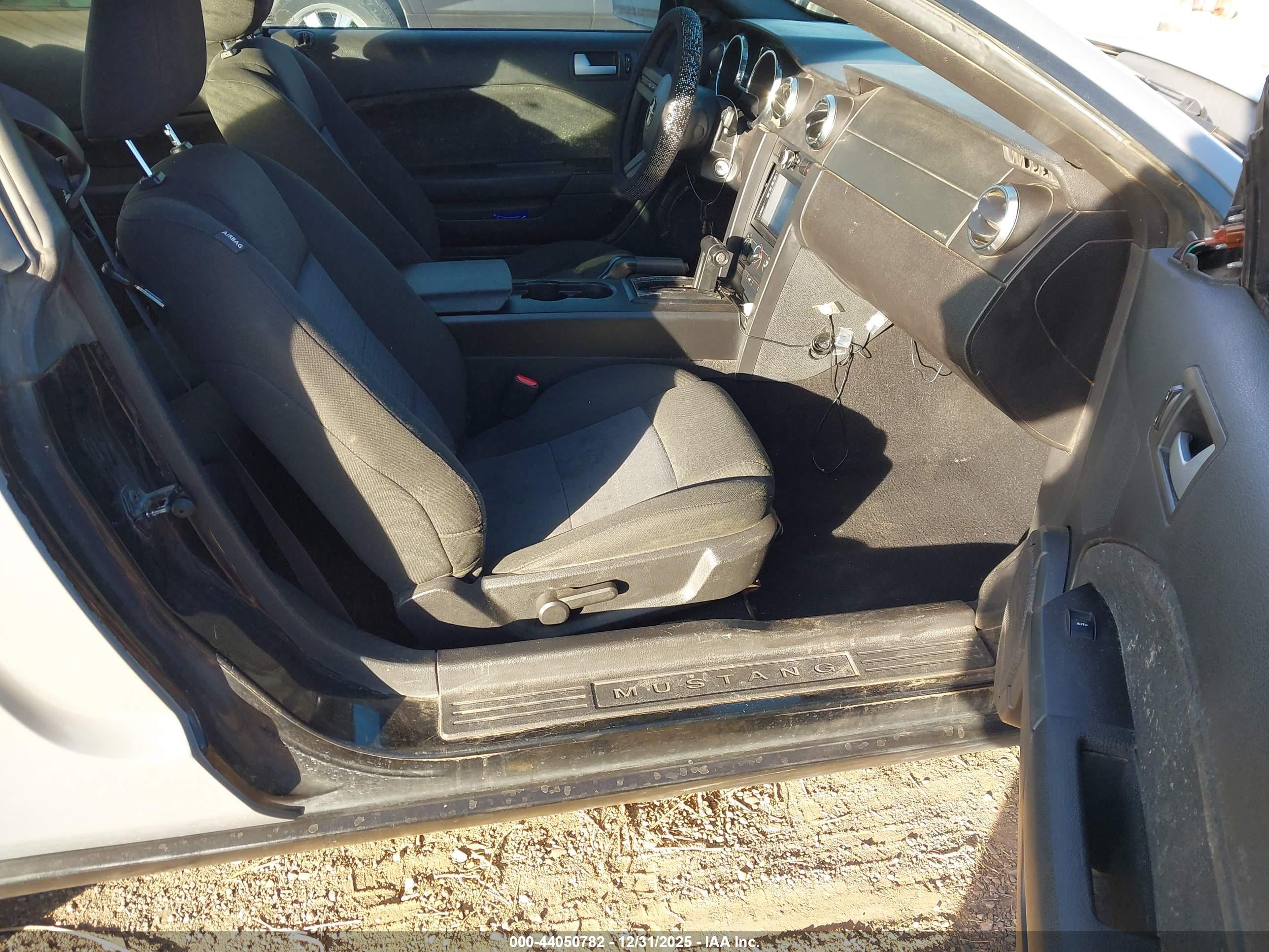 FORD MUSTANG image 5