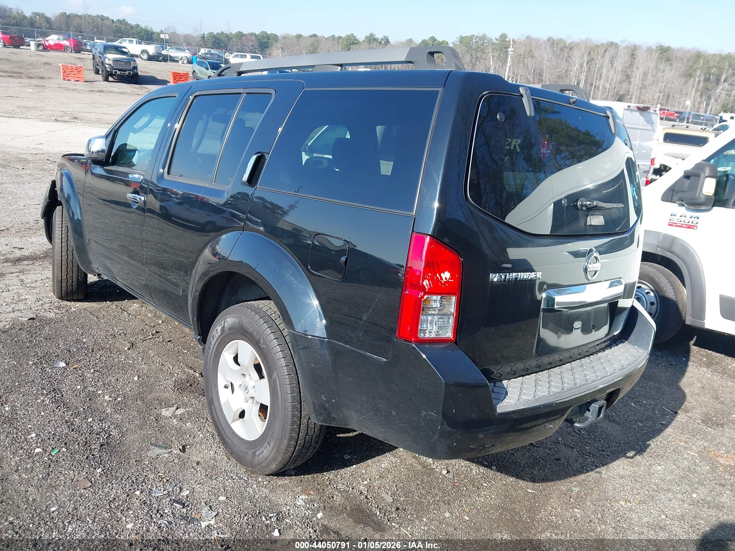NISSAN PATHFINDER image 3