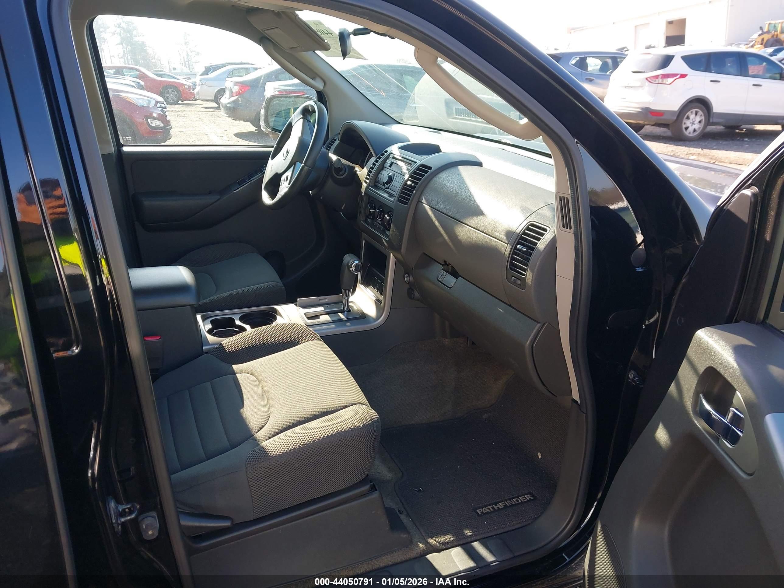 NISSAN PATHFINDER image 5