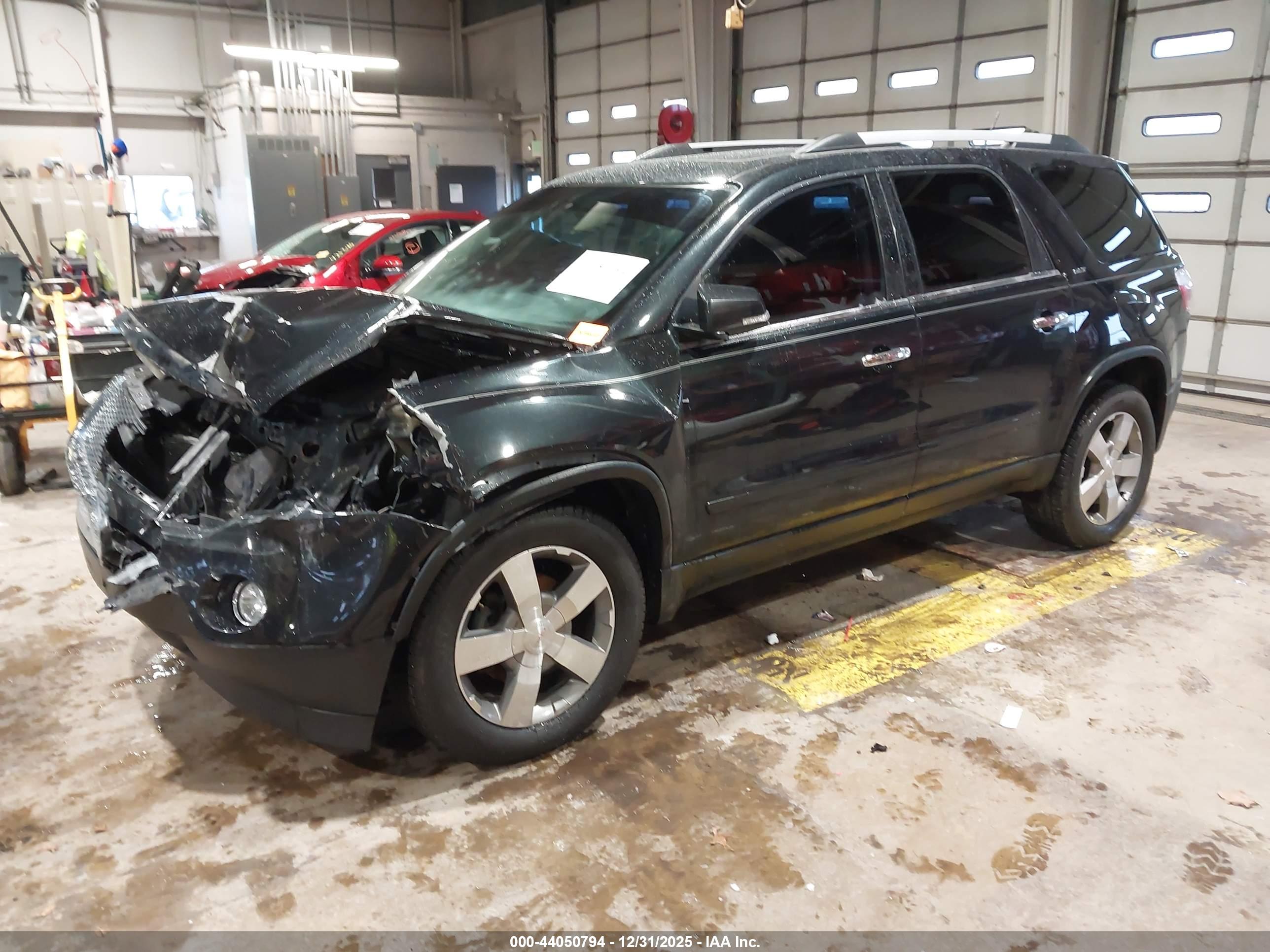 GMC ACADIA image 2