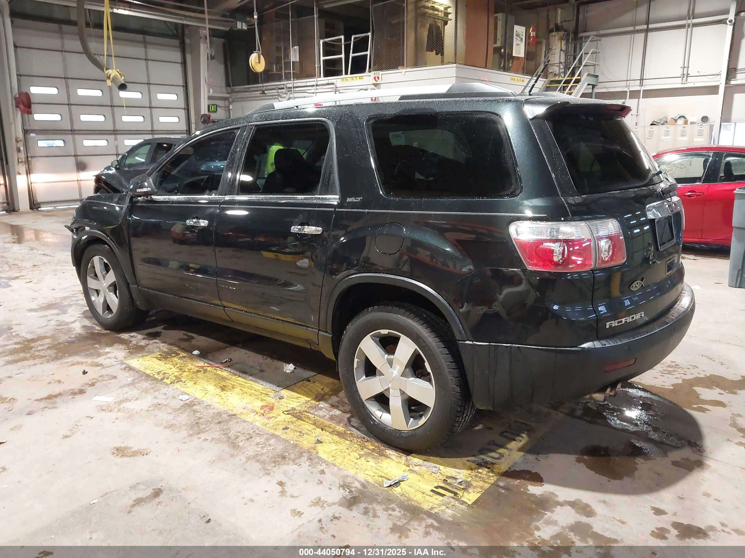 GMC ACADIA image 3