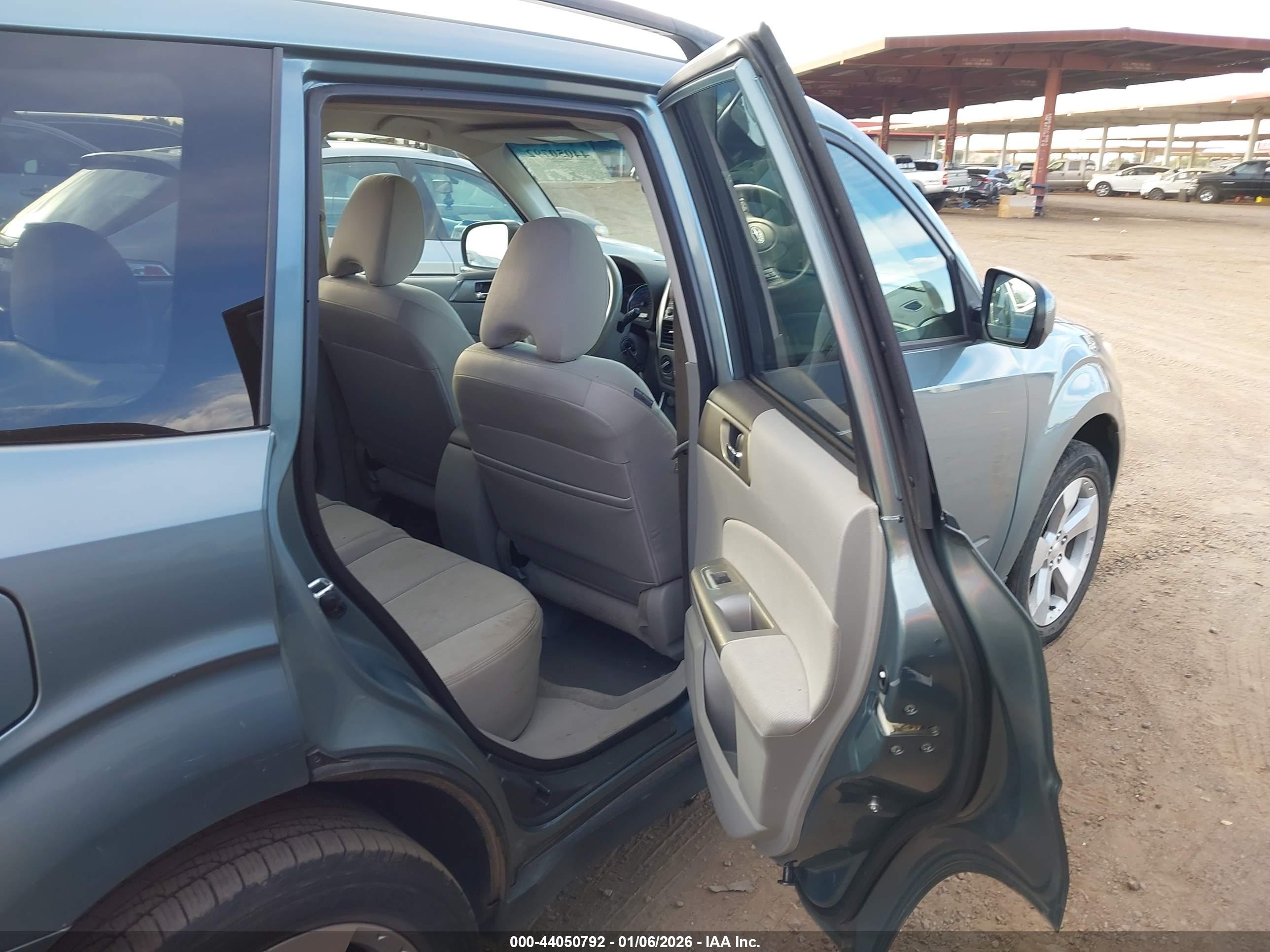 SUBARU FORESTER image 8
