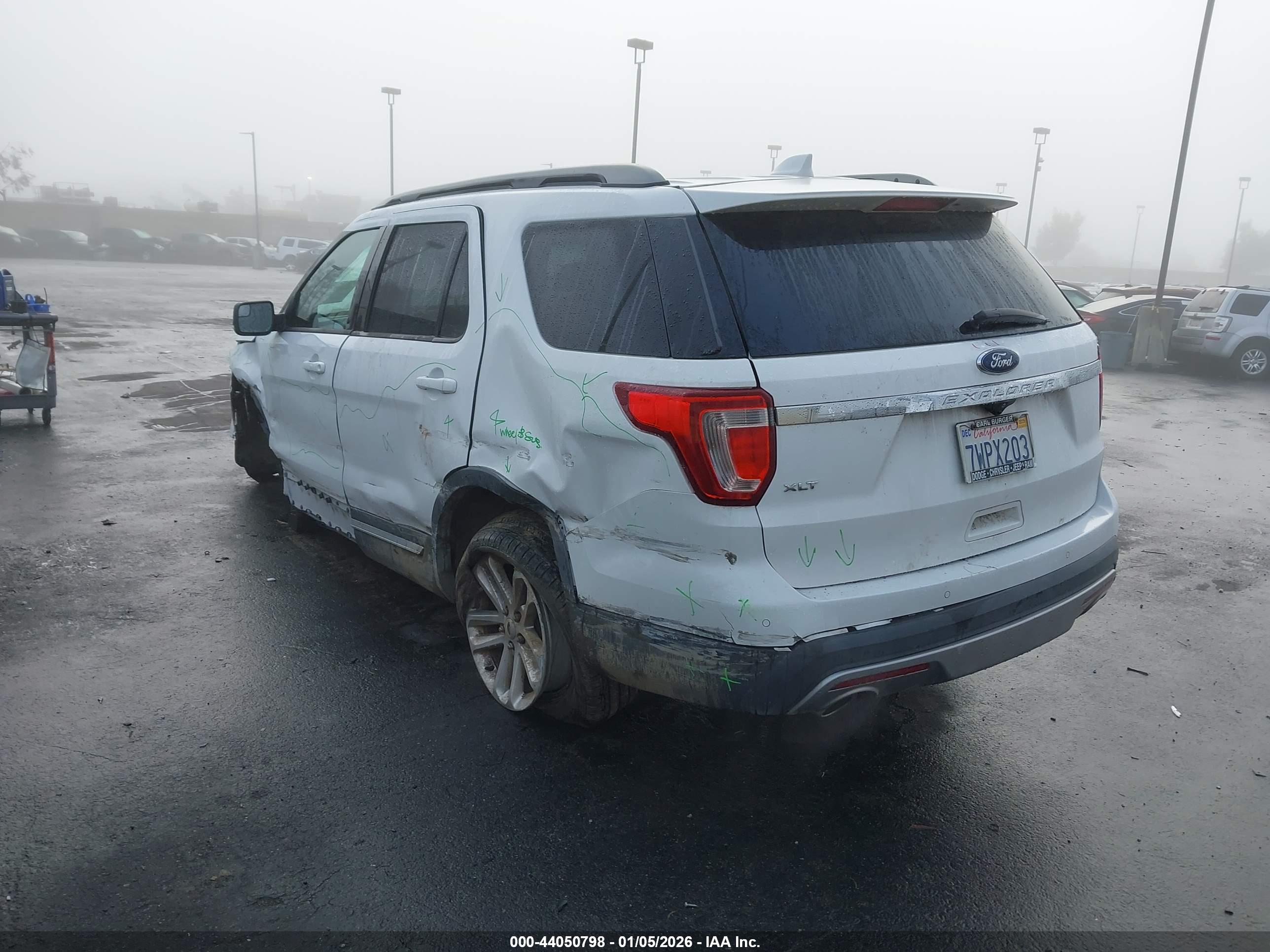 FORD EXPLORER image 3
