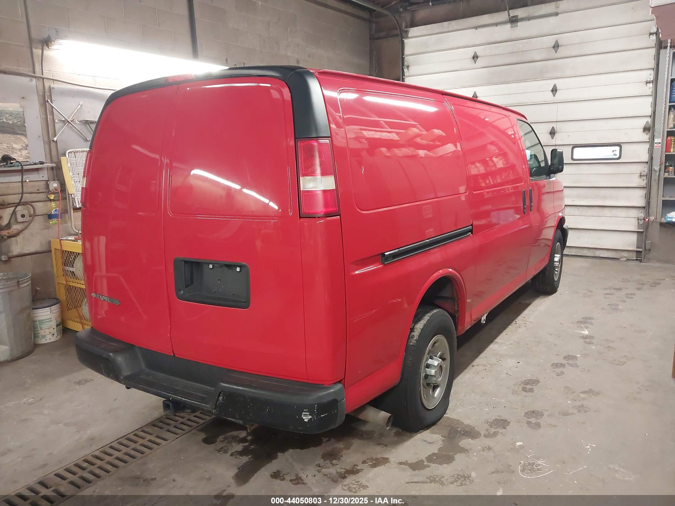 CHEVROLET EXPRESS image 4