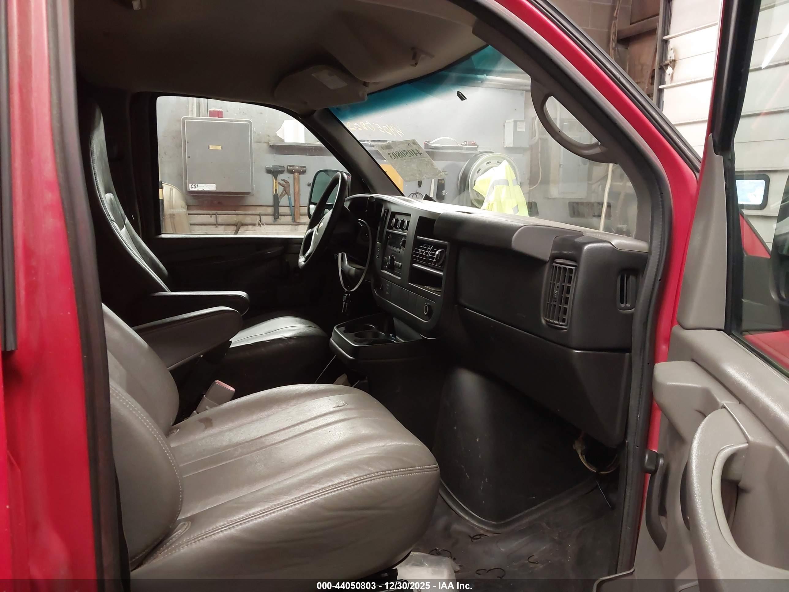CHEVROLET EXPRESS image 5
