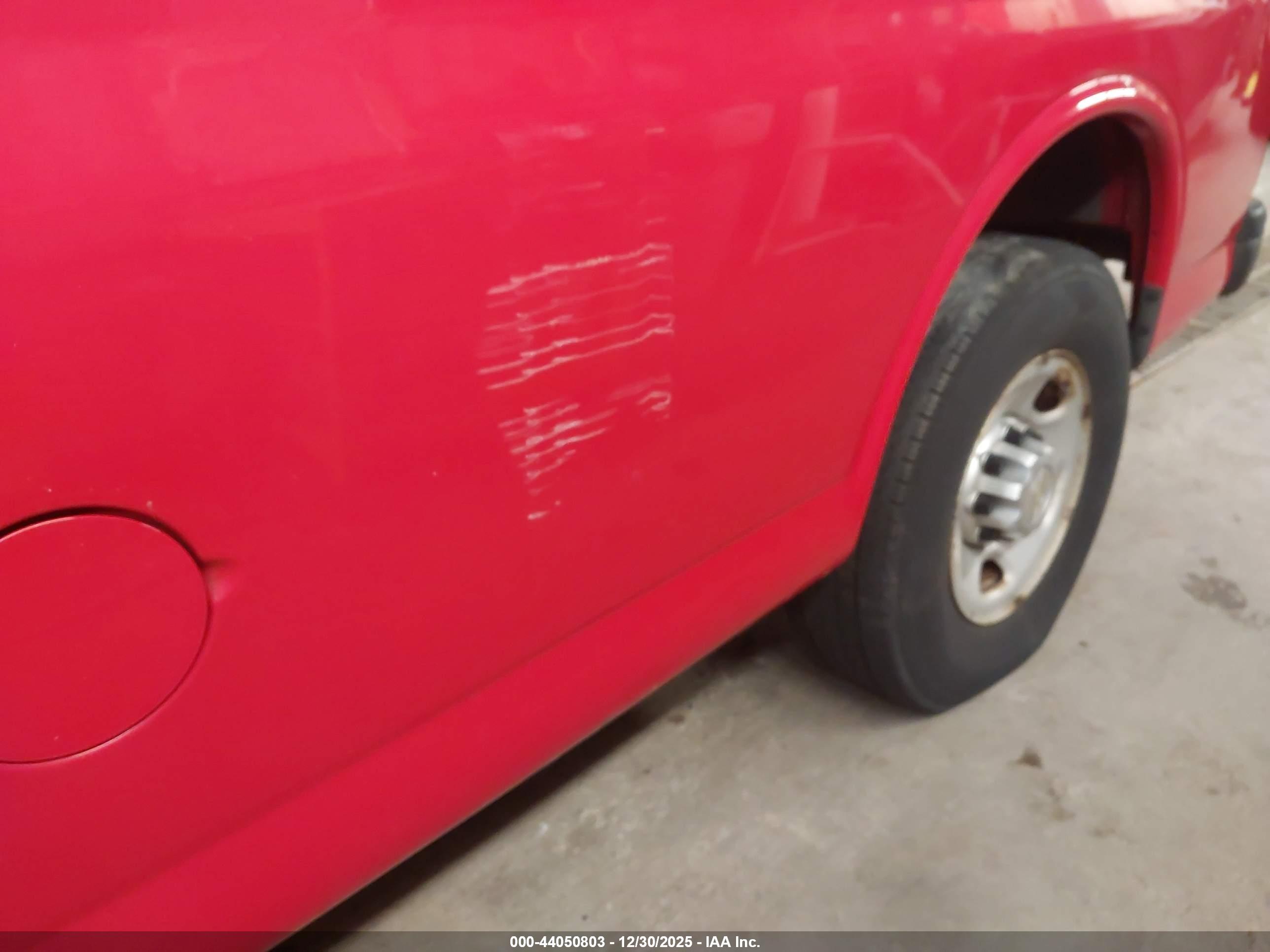 CHEVROLET EXPRESS image 6