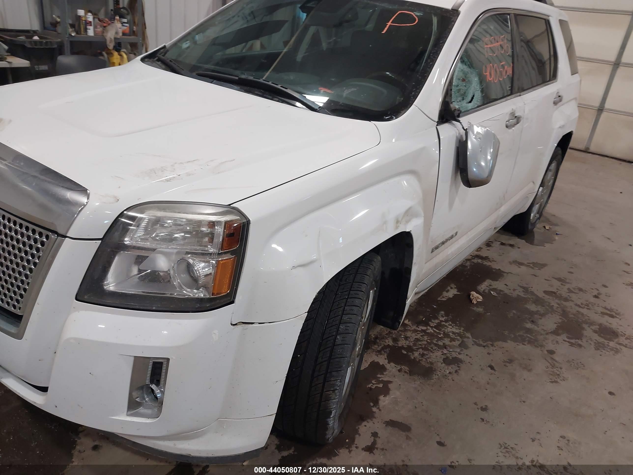 GMC TERRAIN image 6