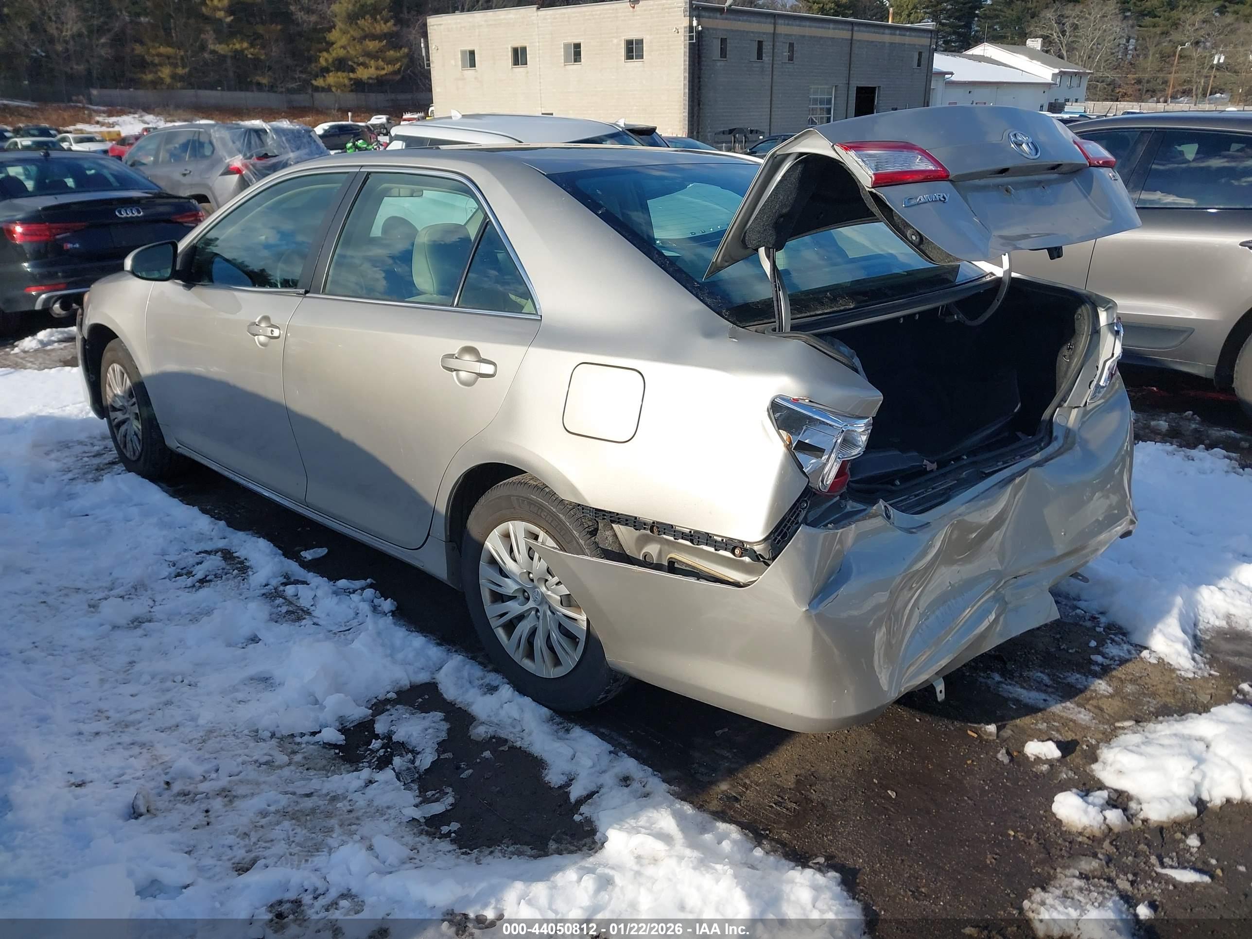 TOYOTA CAMRY image 3