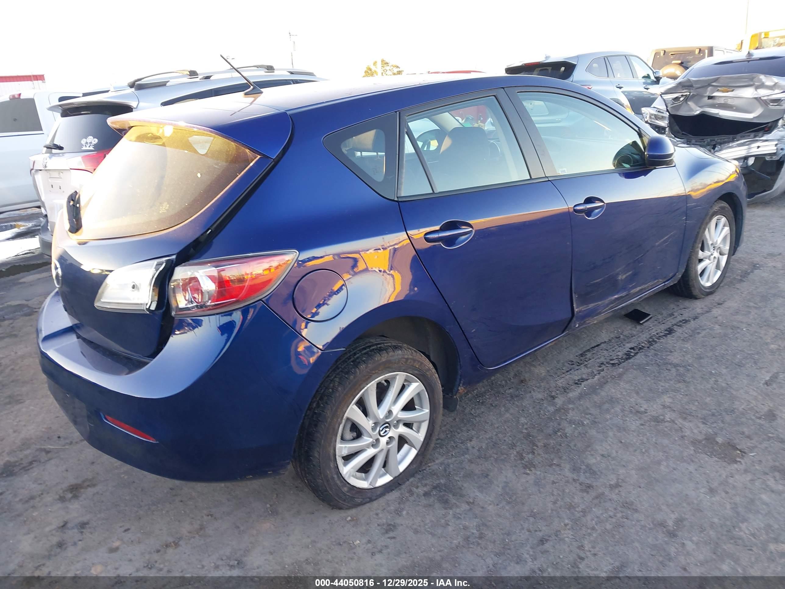 MAZDA MAZDA3 image 4