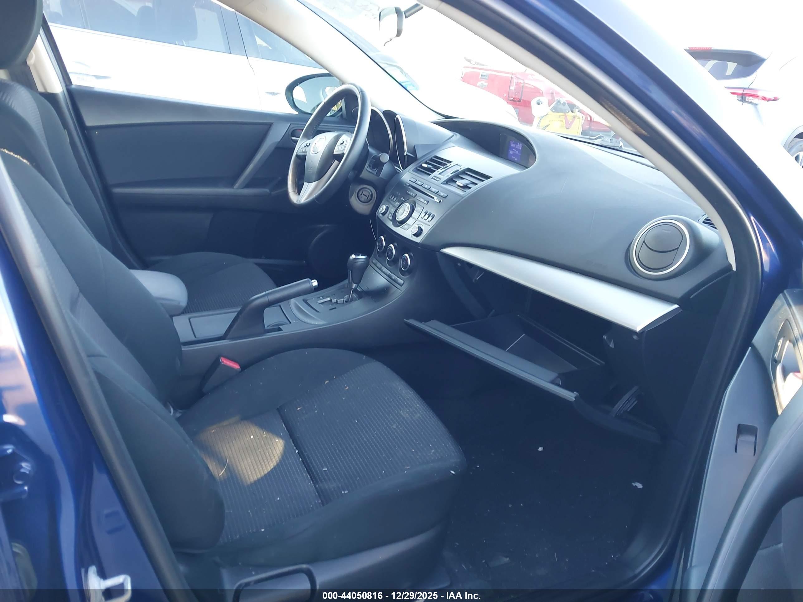 MAZDA MAZDA3 image 5