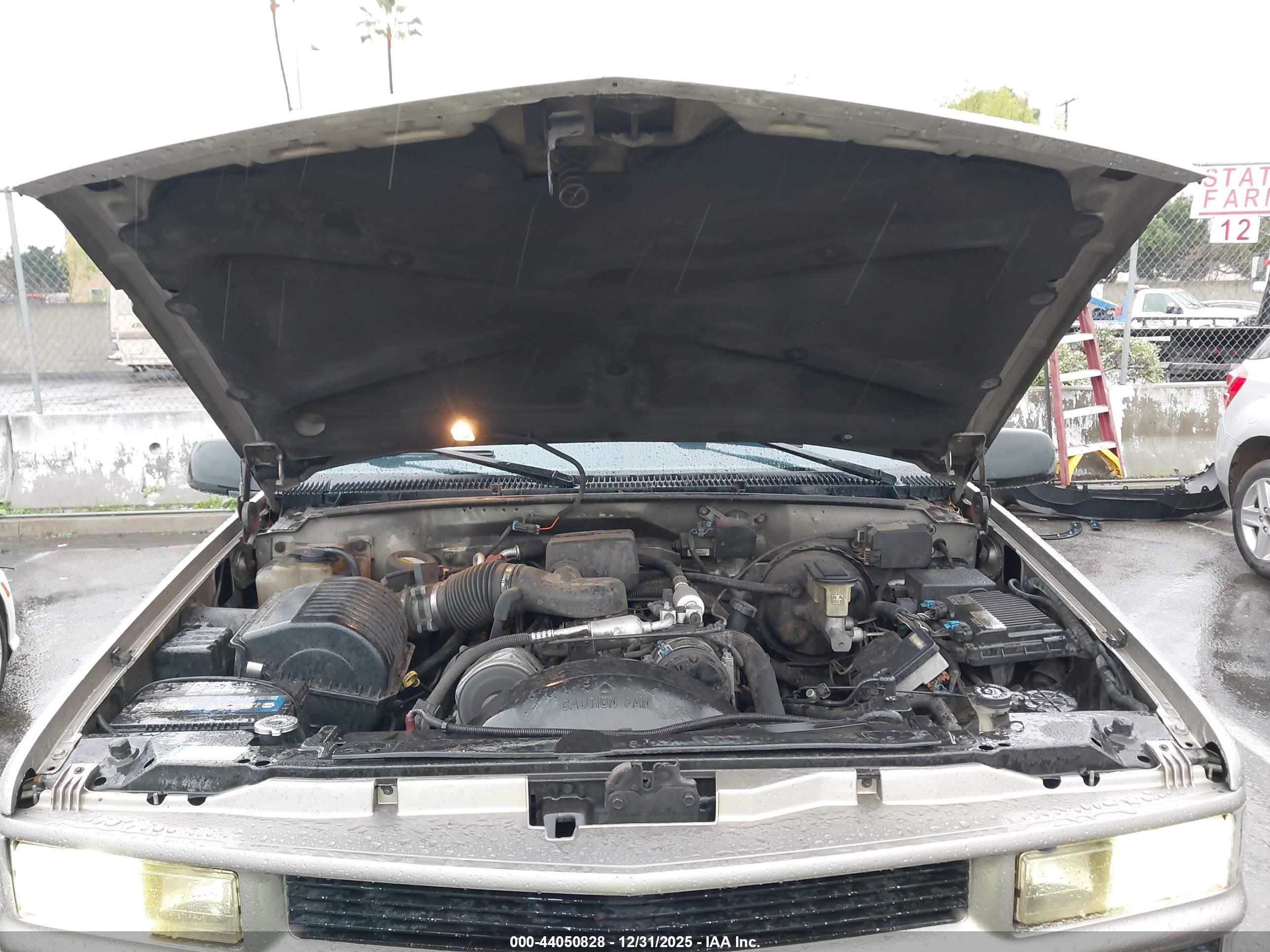 CHEVROLET TAHOE image 10