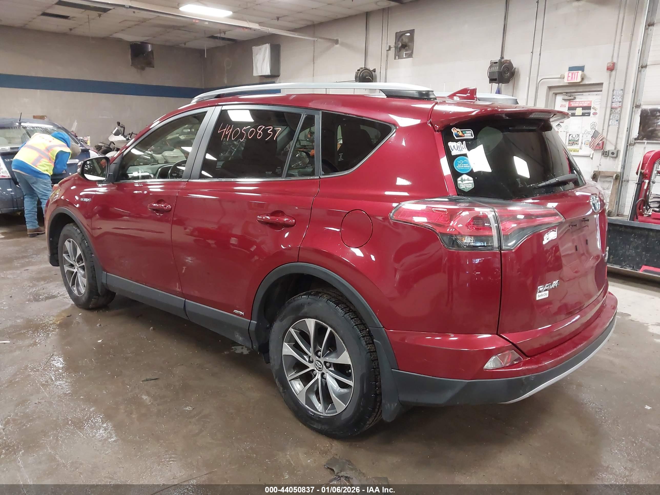 TOYOTA RAV4 image 3