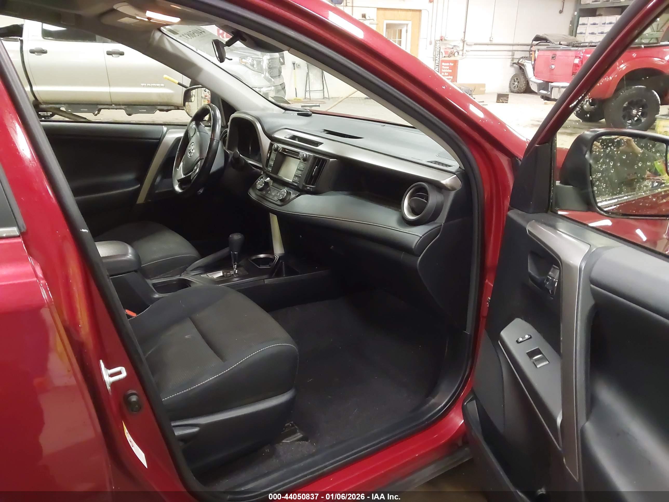 TOYOTA RAV4 image 5