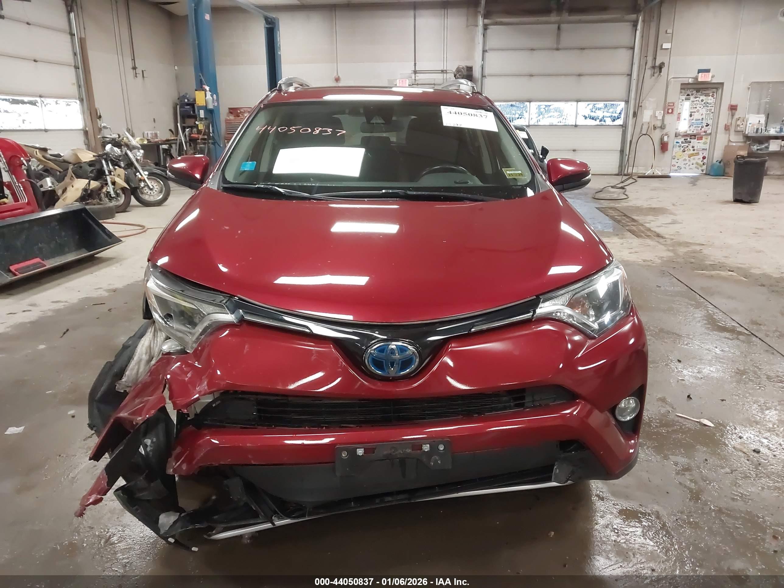 TOYOTA RAV4 image 6