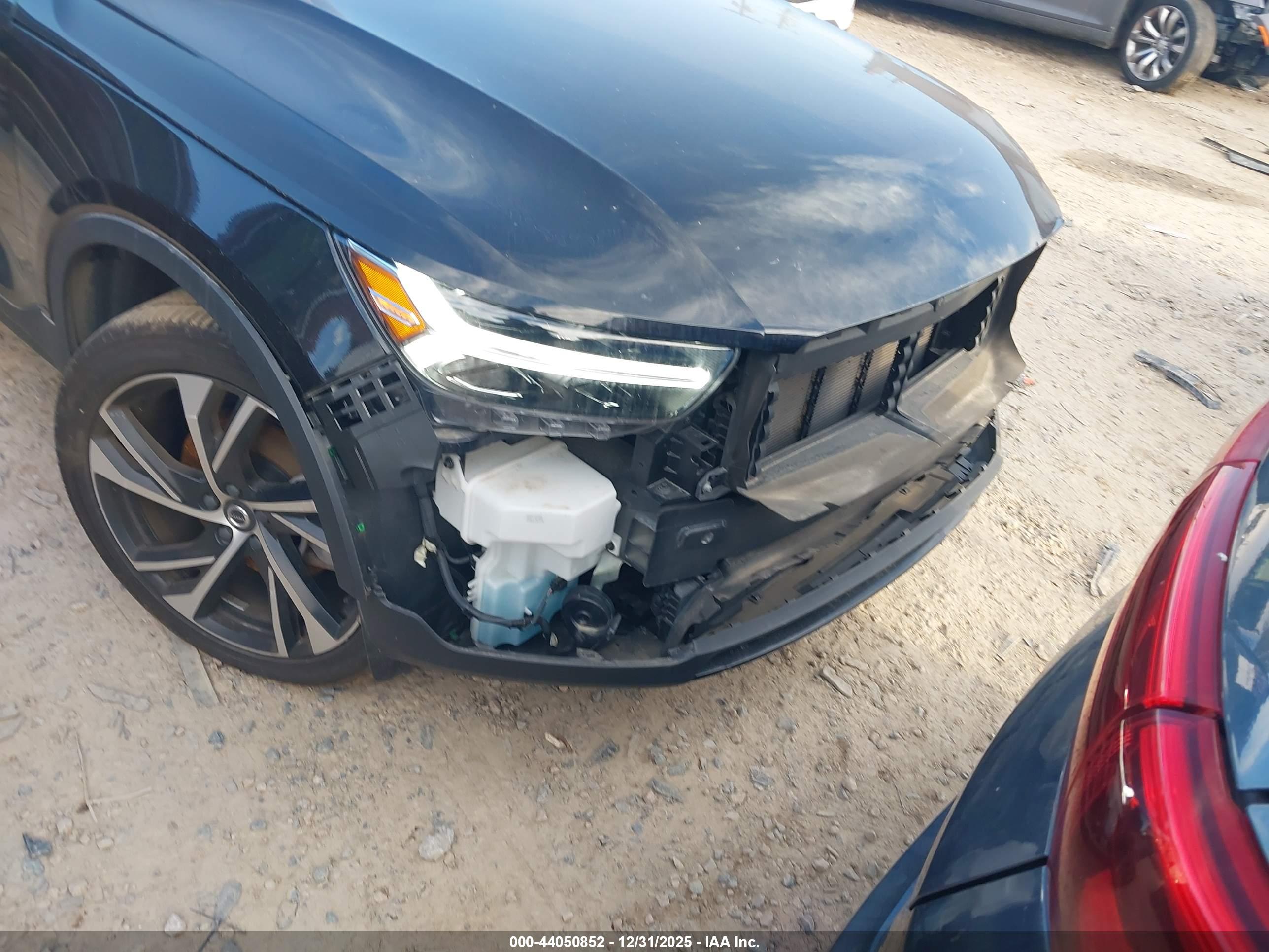 VOLVO XC40 image 6