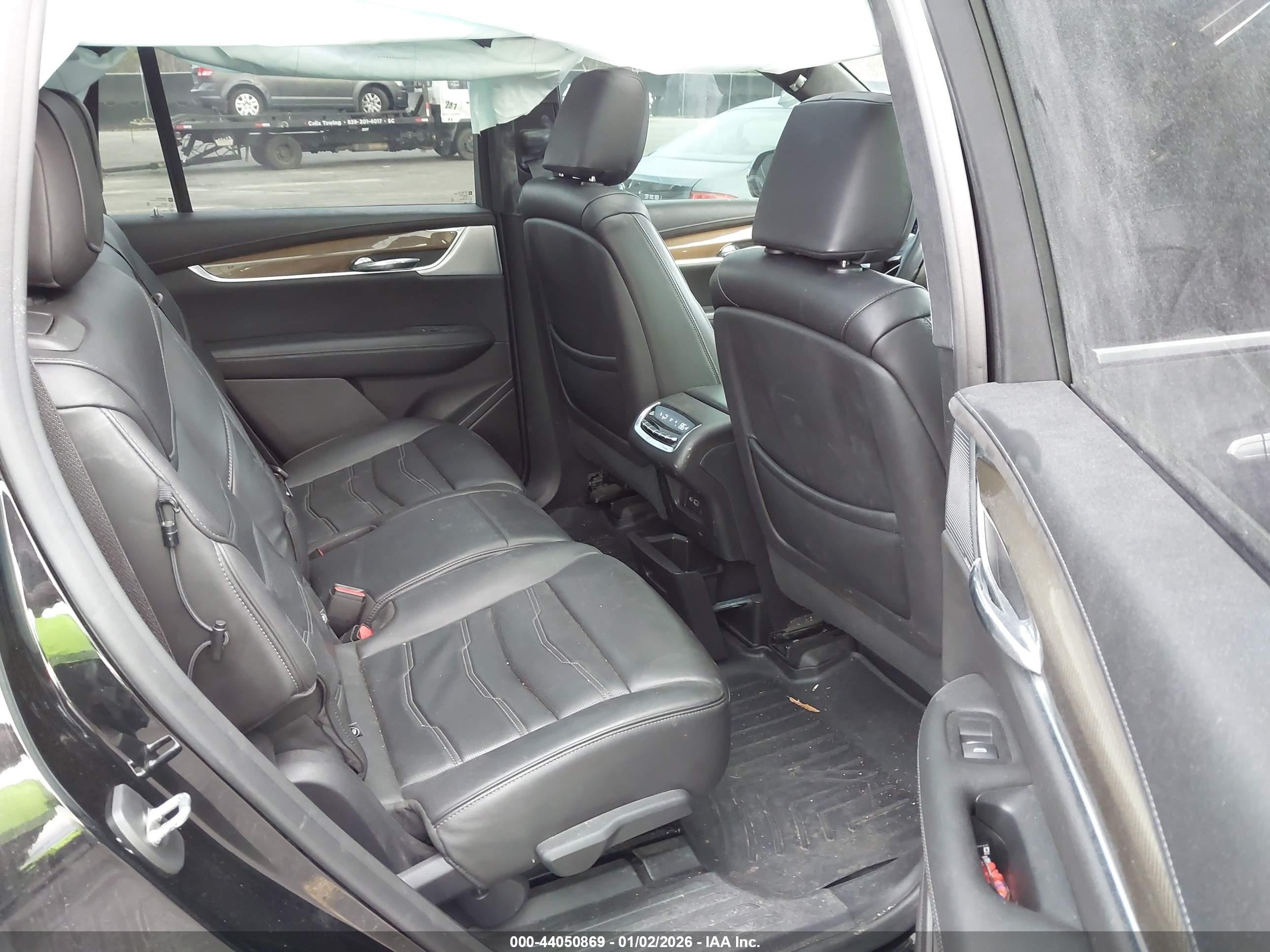 CADILLAC XT6 image 8