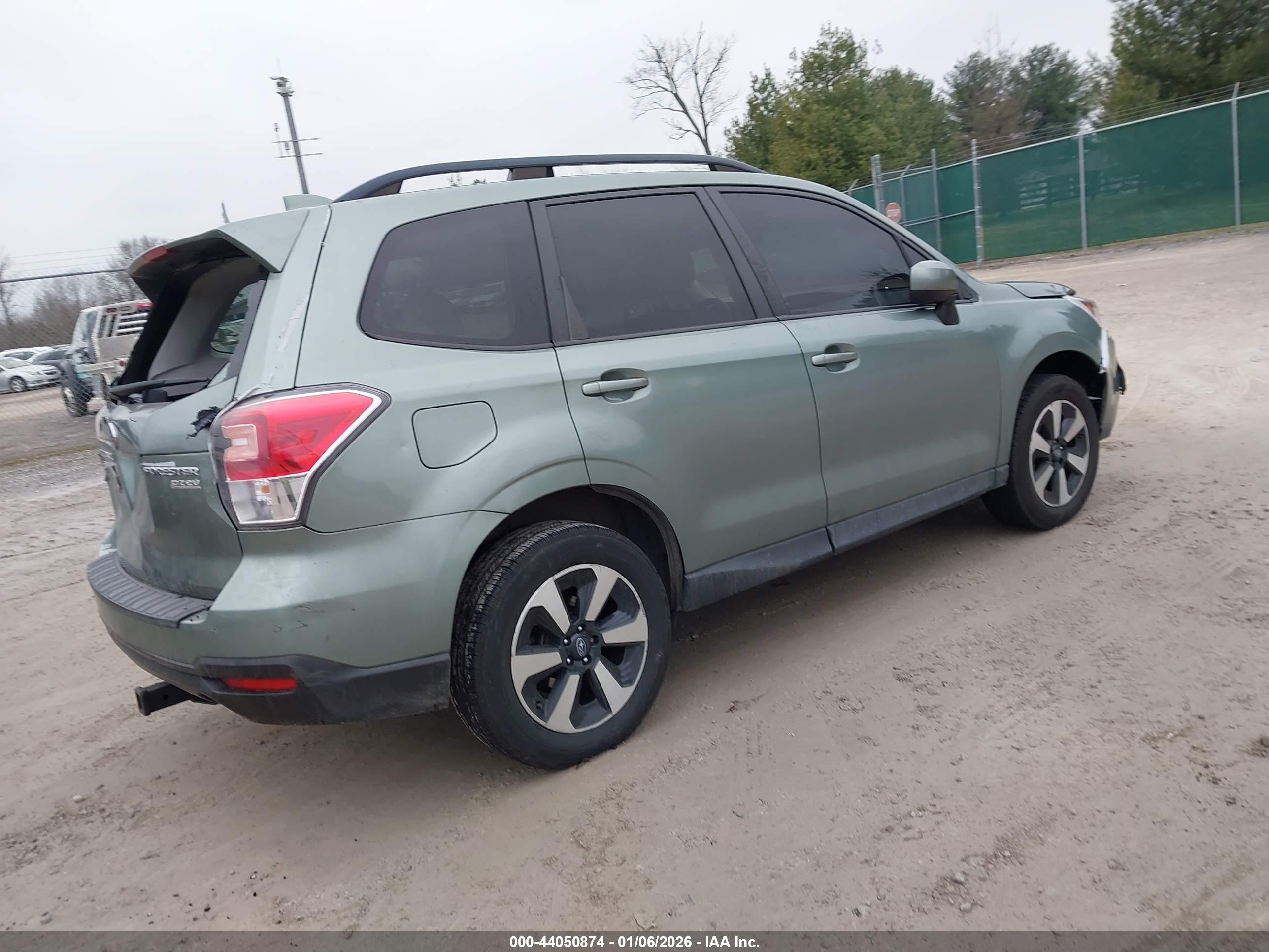 SUBARU FORESTER image 4