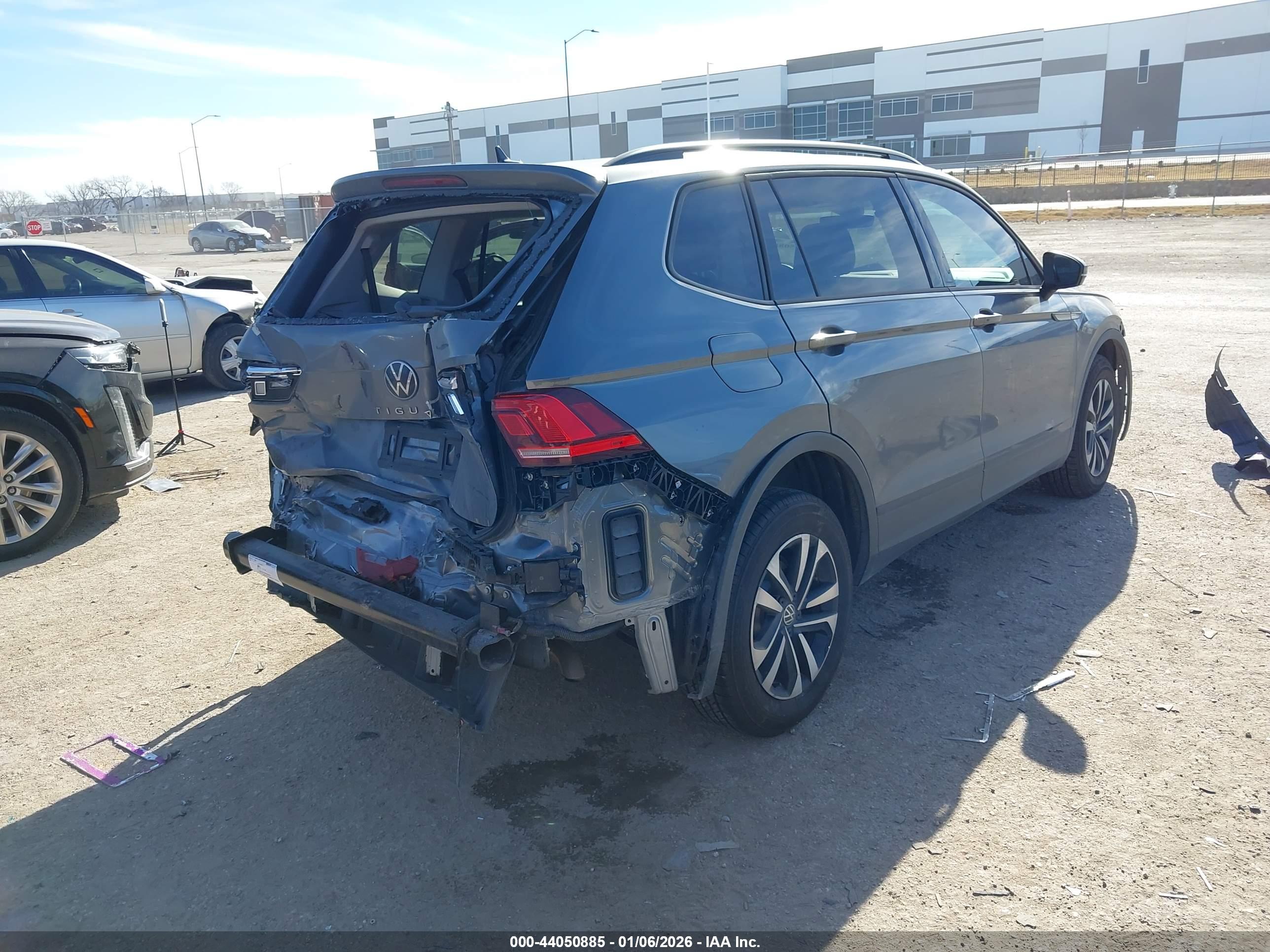VOLKSWAGEN TIGUAN image 4