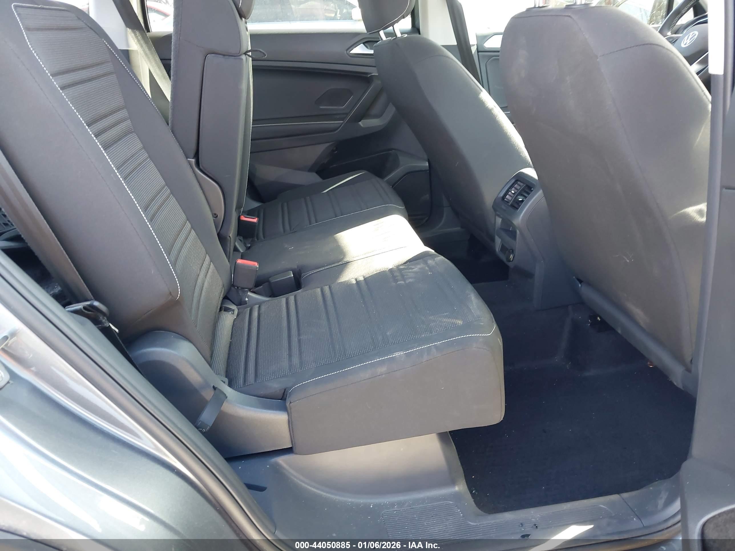 VOLKSWAGEN TIGUAN image 8