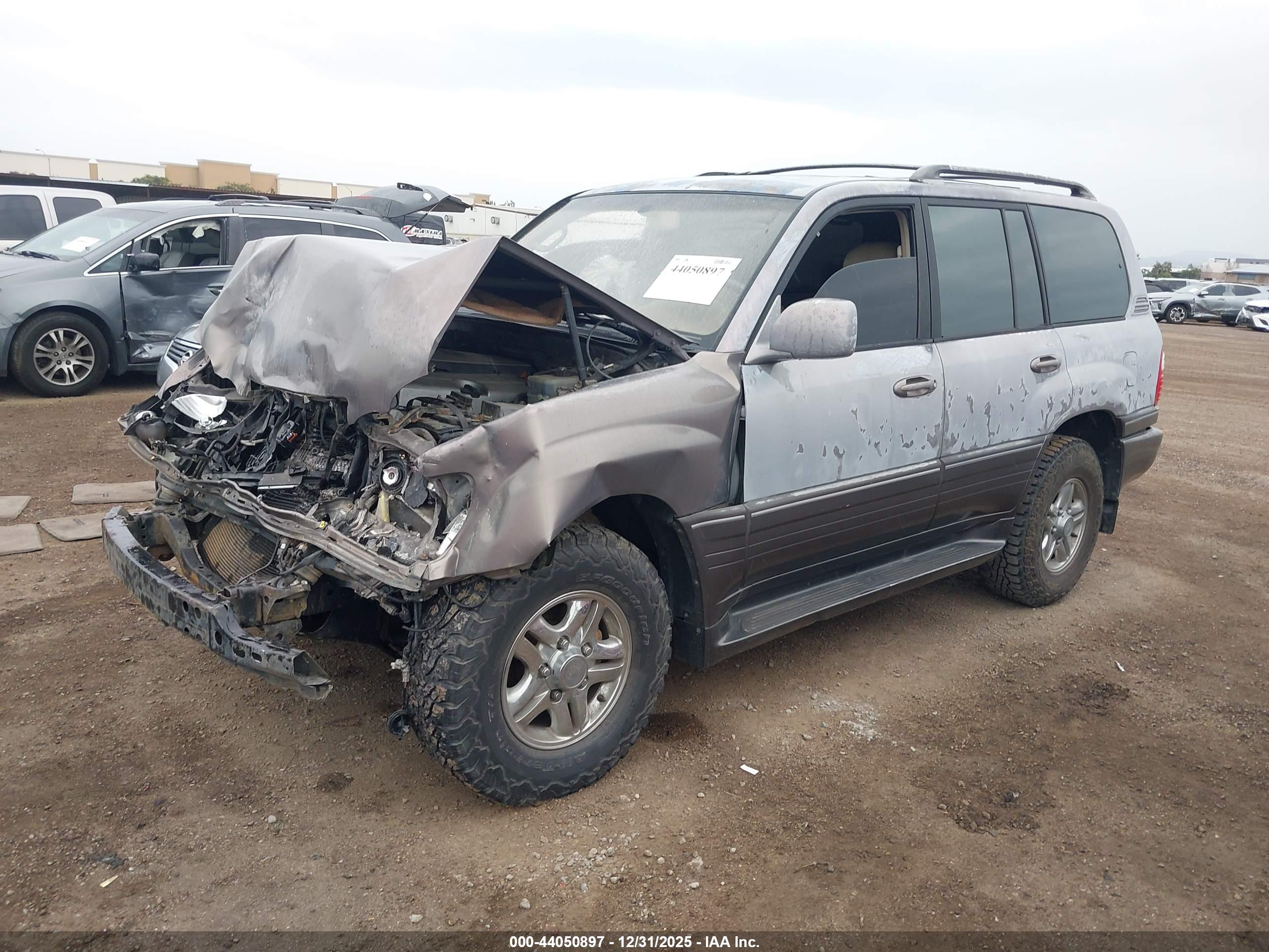 LEXUS LX image 2