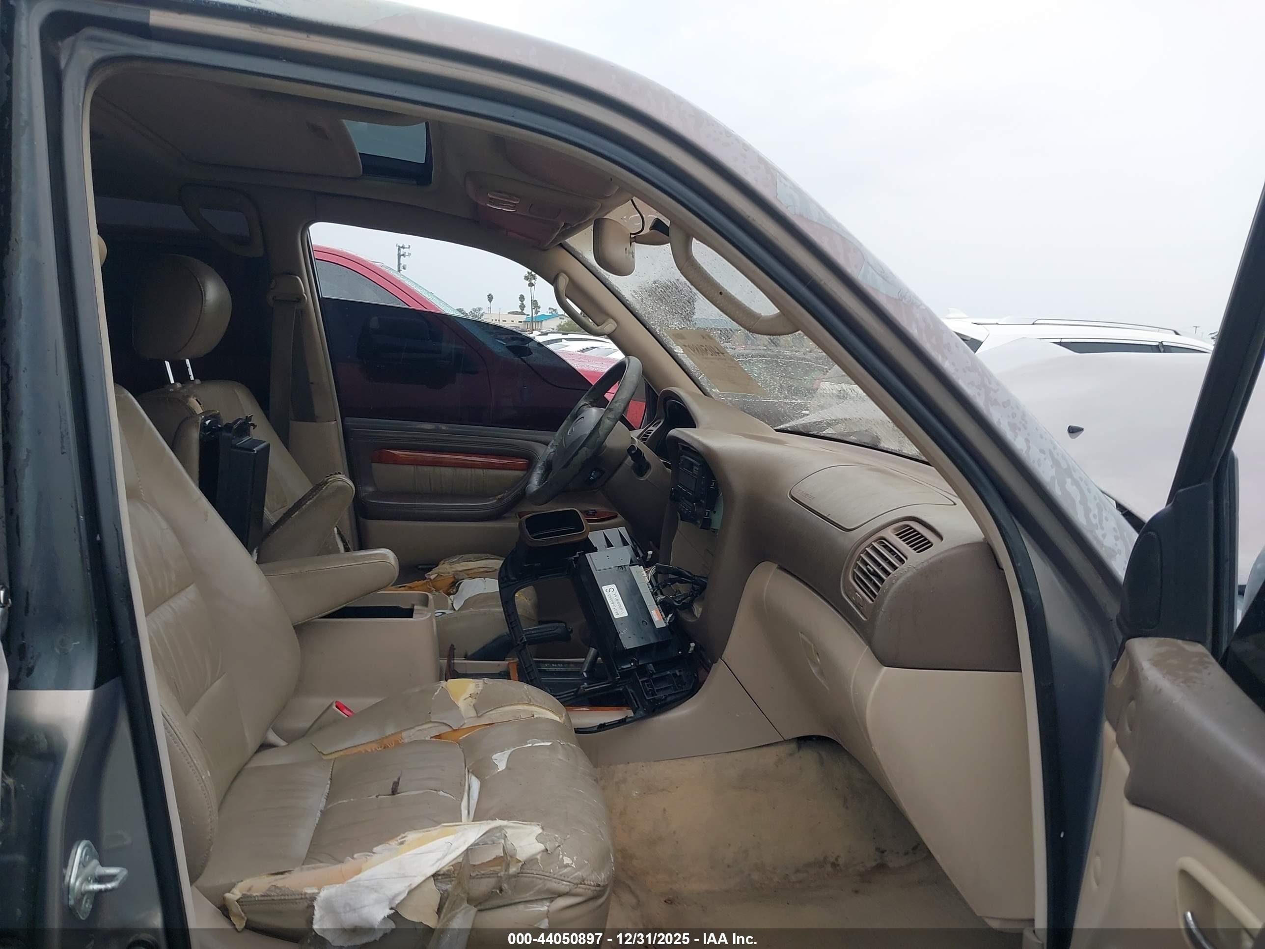 LEXUS LX image 5