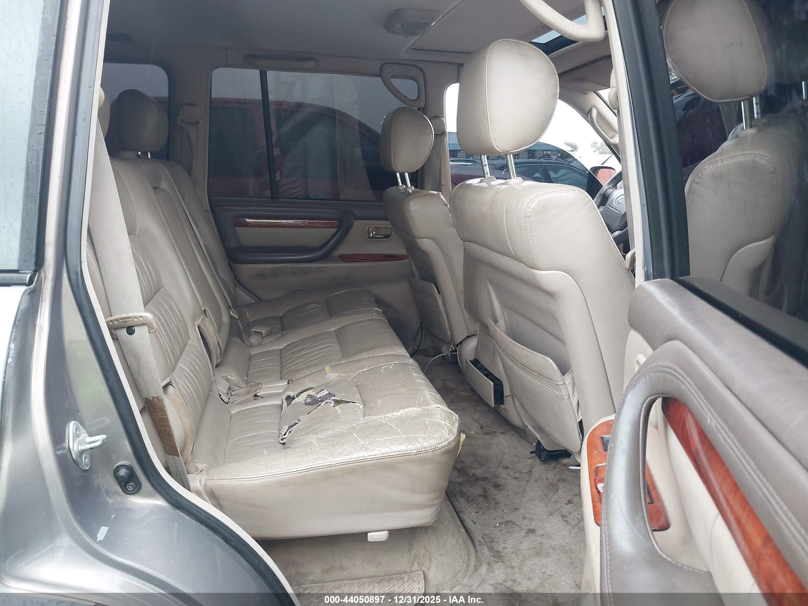 LEXUS LX image 8