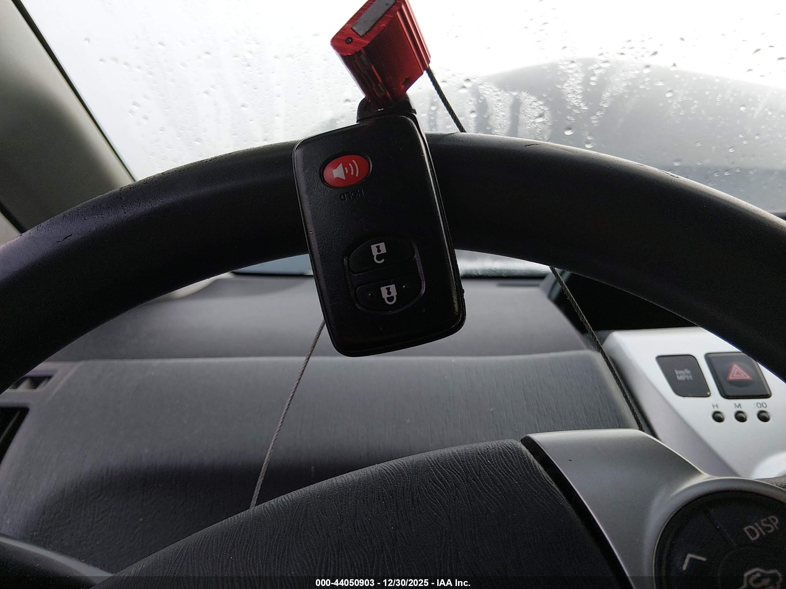 TOYOTA PRIUS image 11