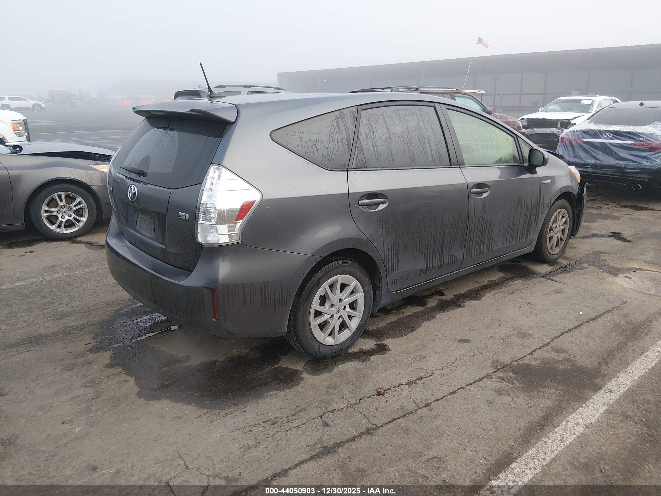 TOYOTA PRIUS image 4