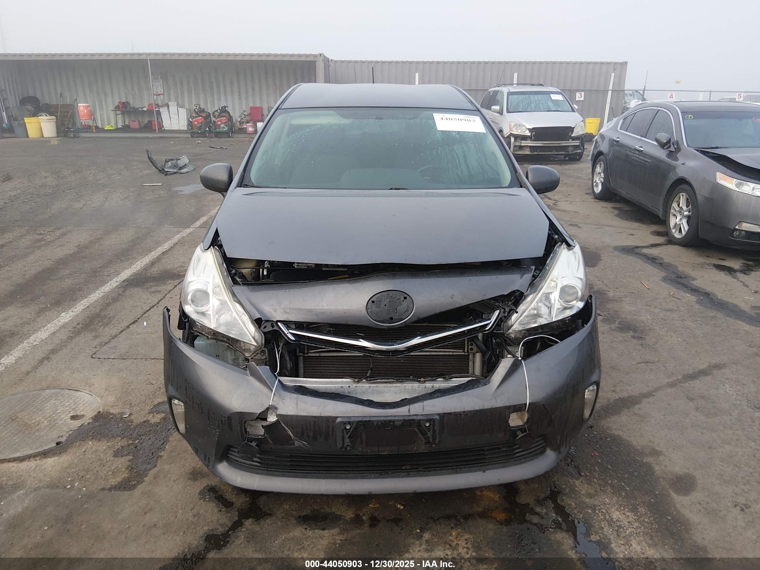 TOYOTA PRIUS image 6