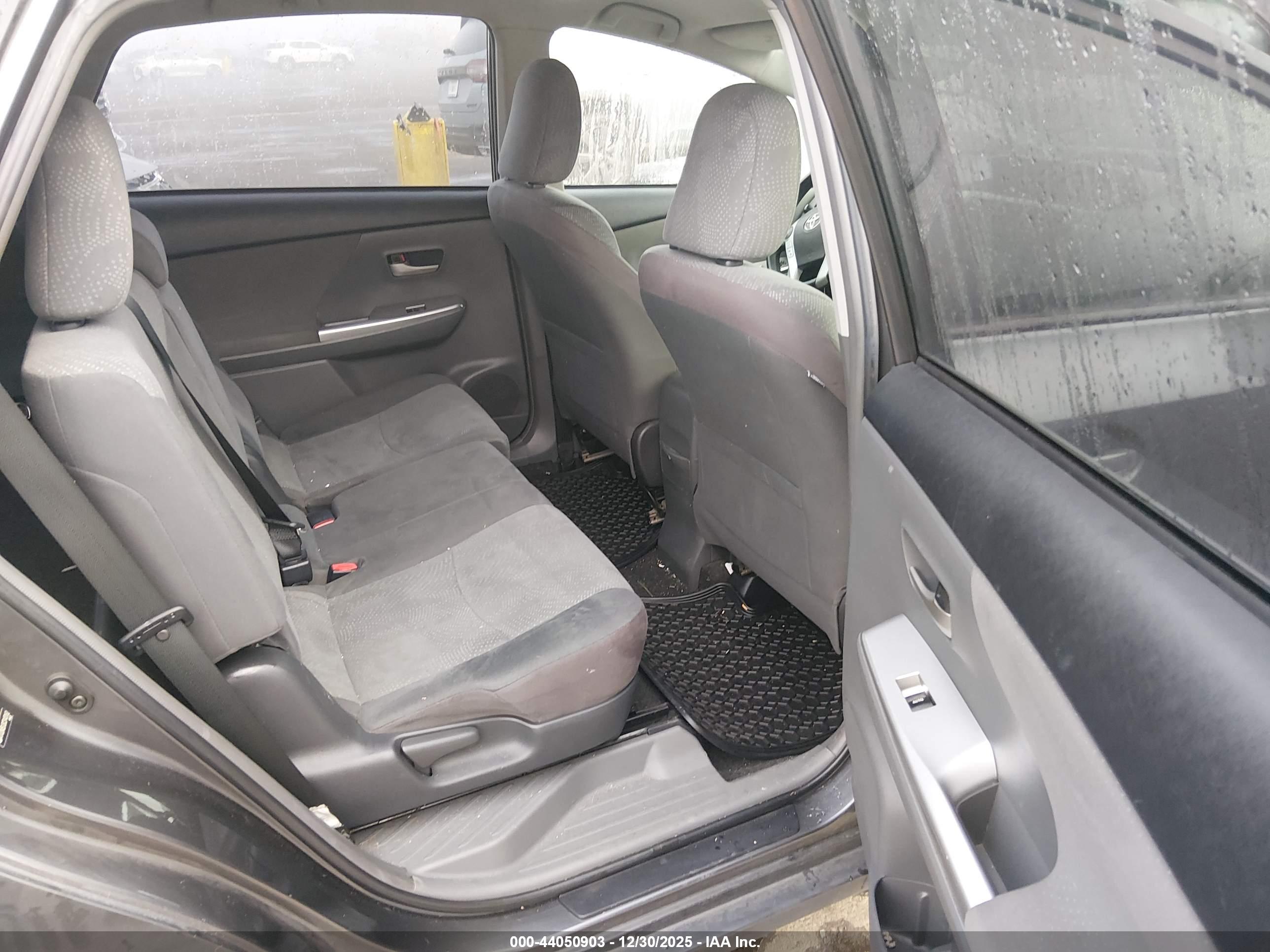 TOYOTA PRIUS image 8
