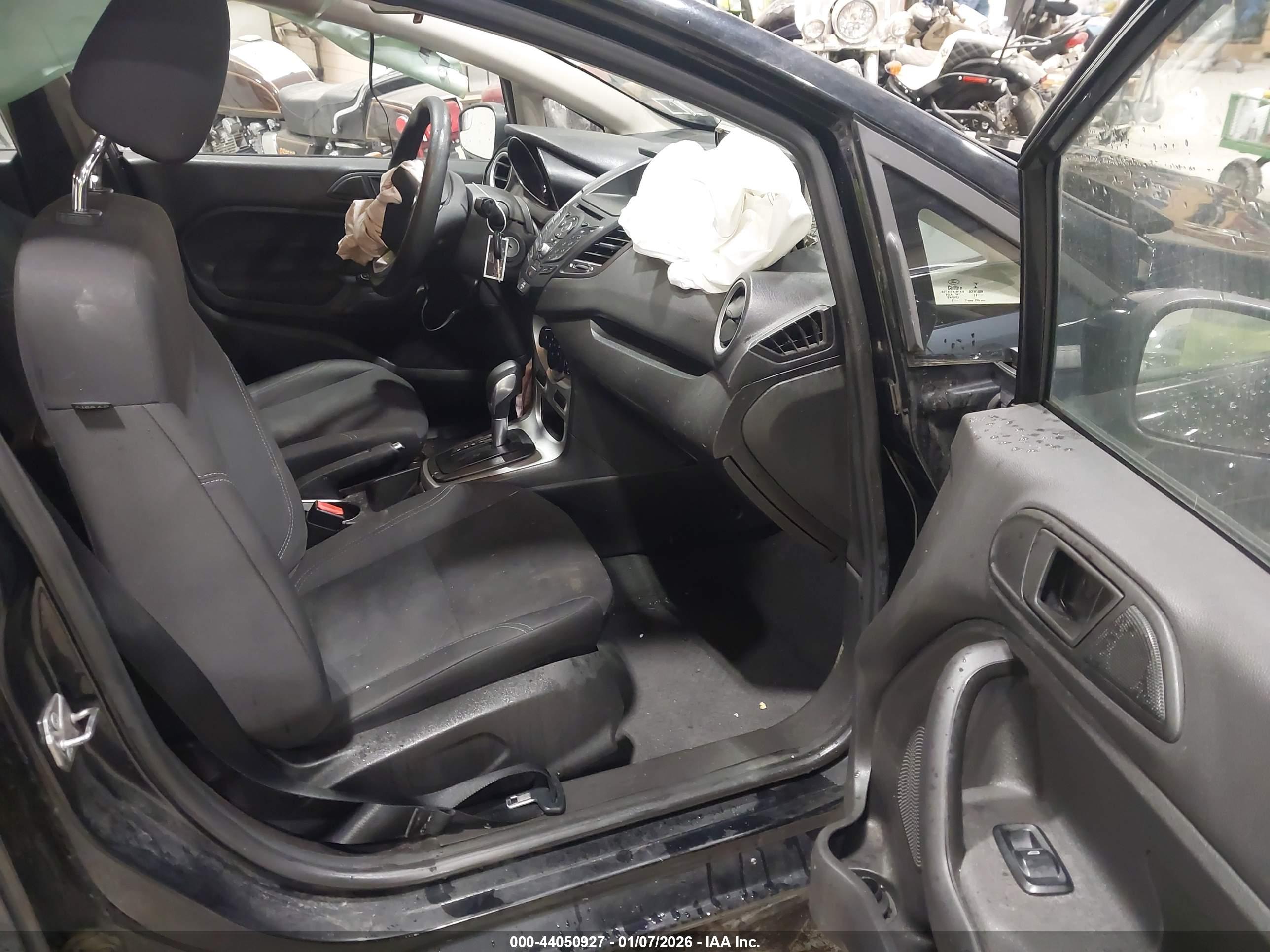 FORD FIESTA image 5