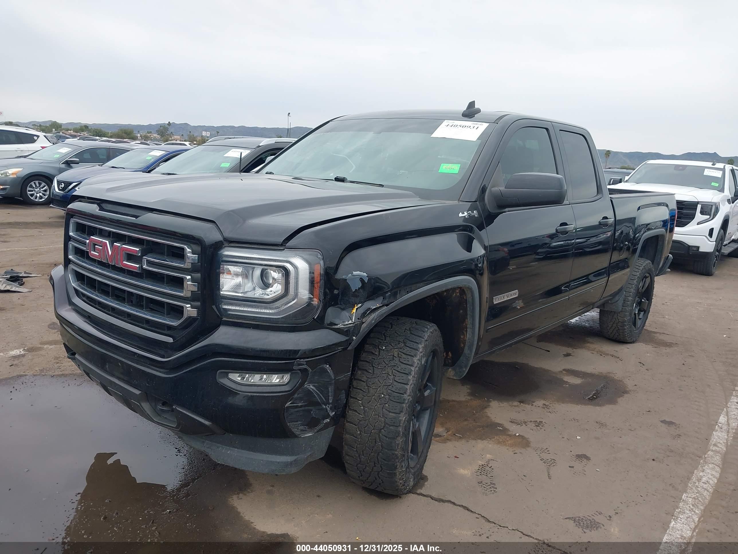 GMC SIERRA image 2
