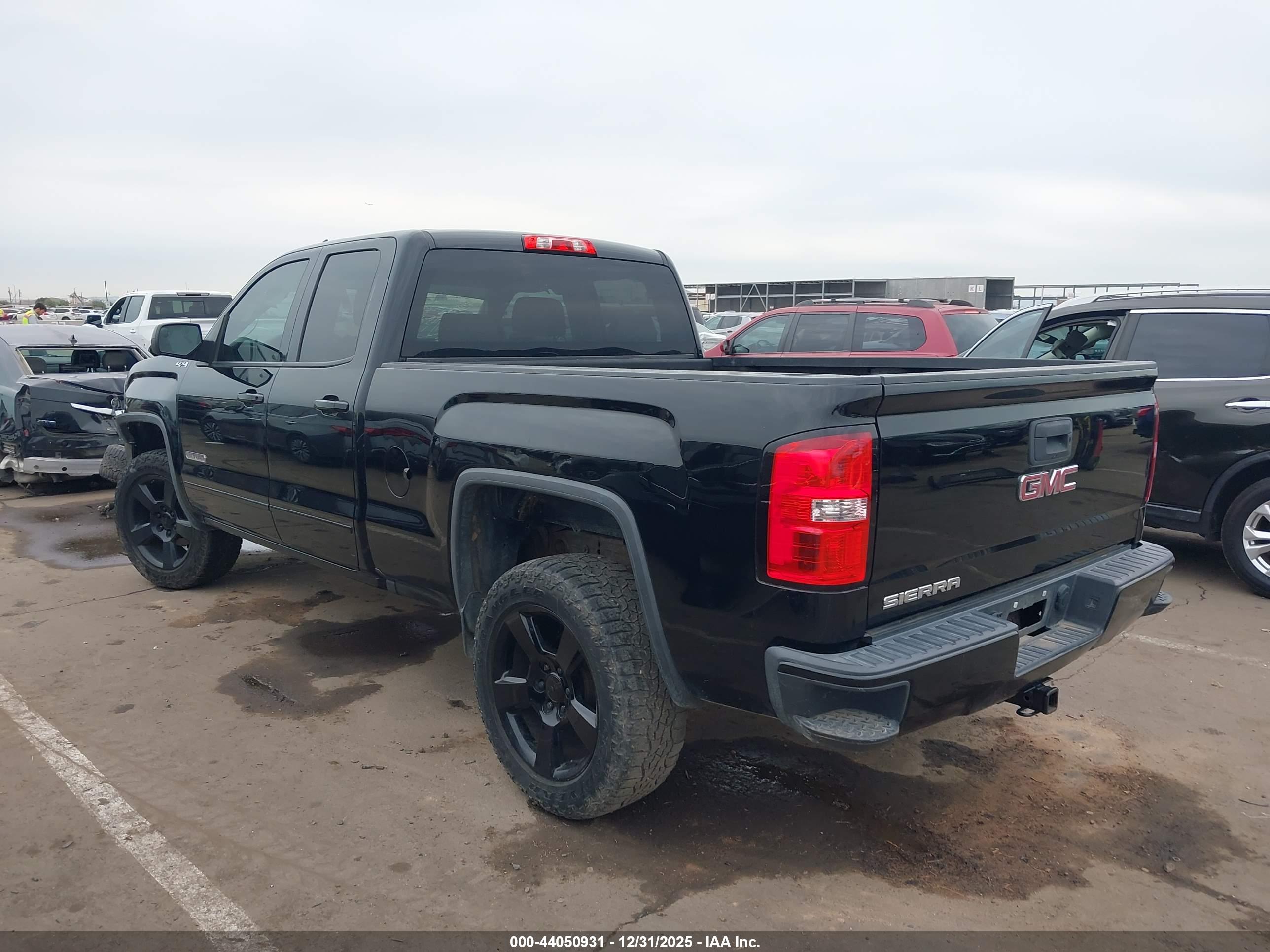 GMC SIERRA image 3