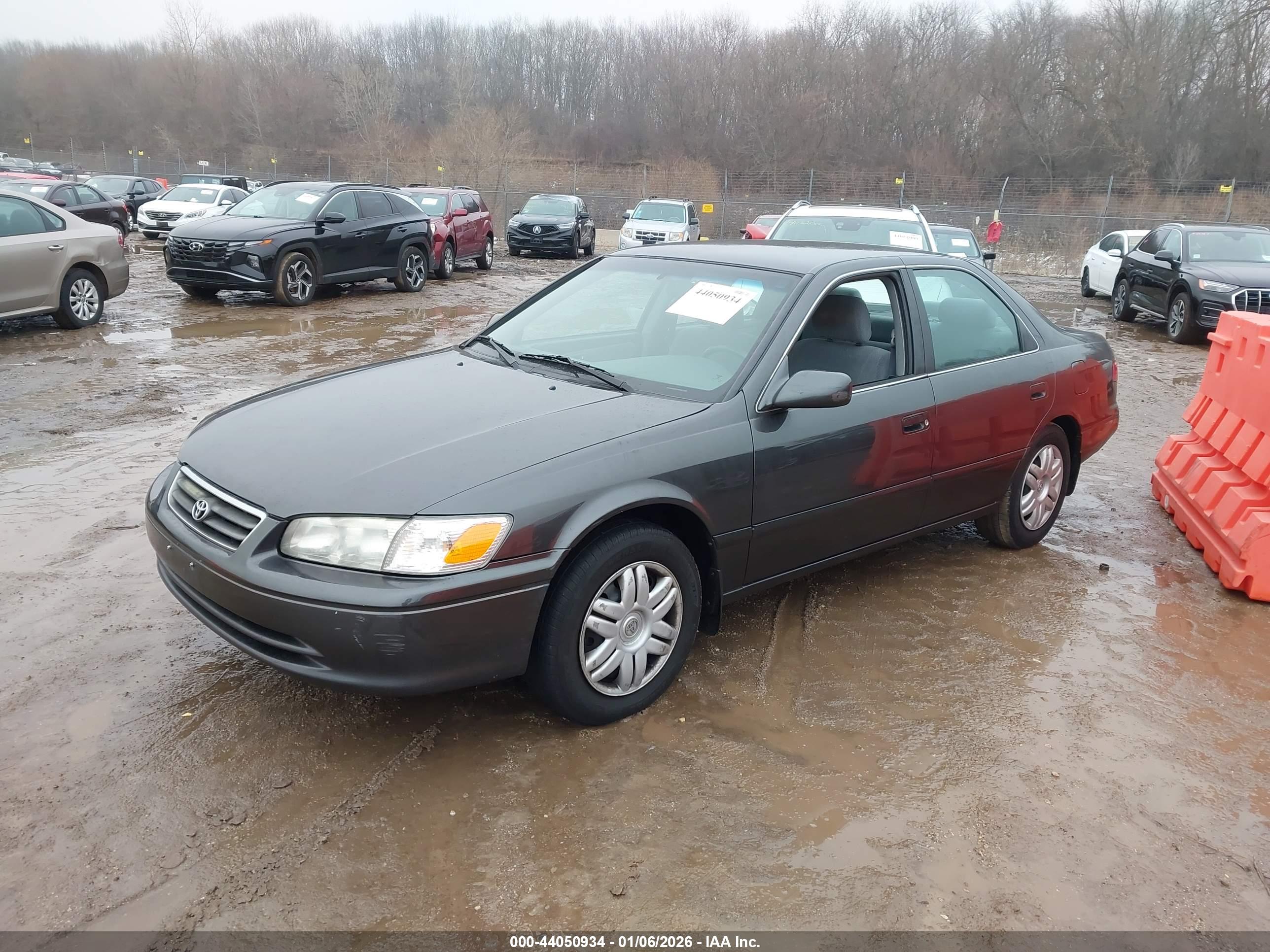 TOYOTA CAMRY image 2