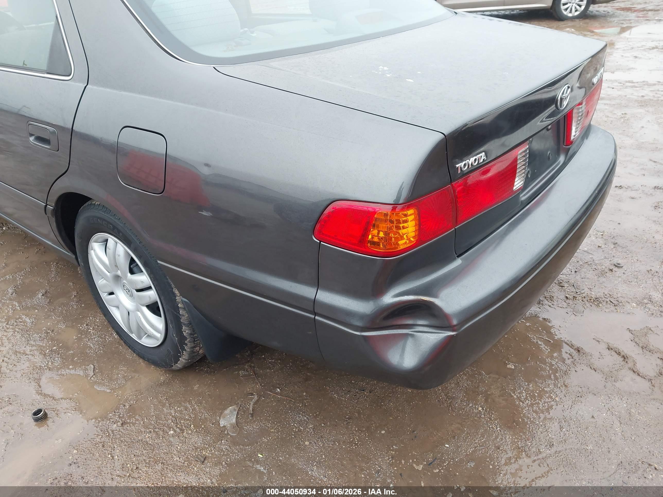 TOYOTA CAMRY image 6