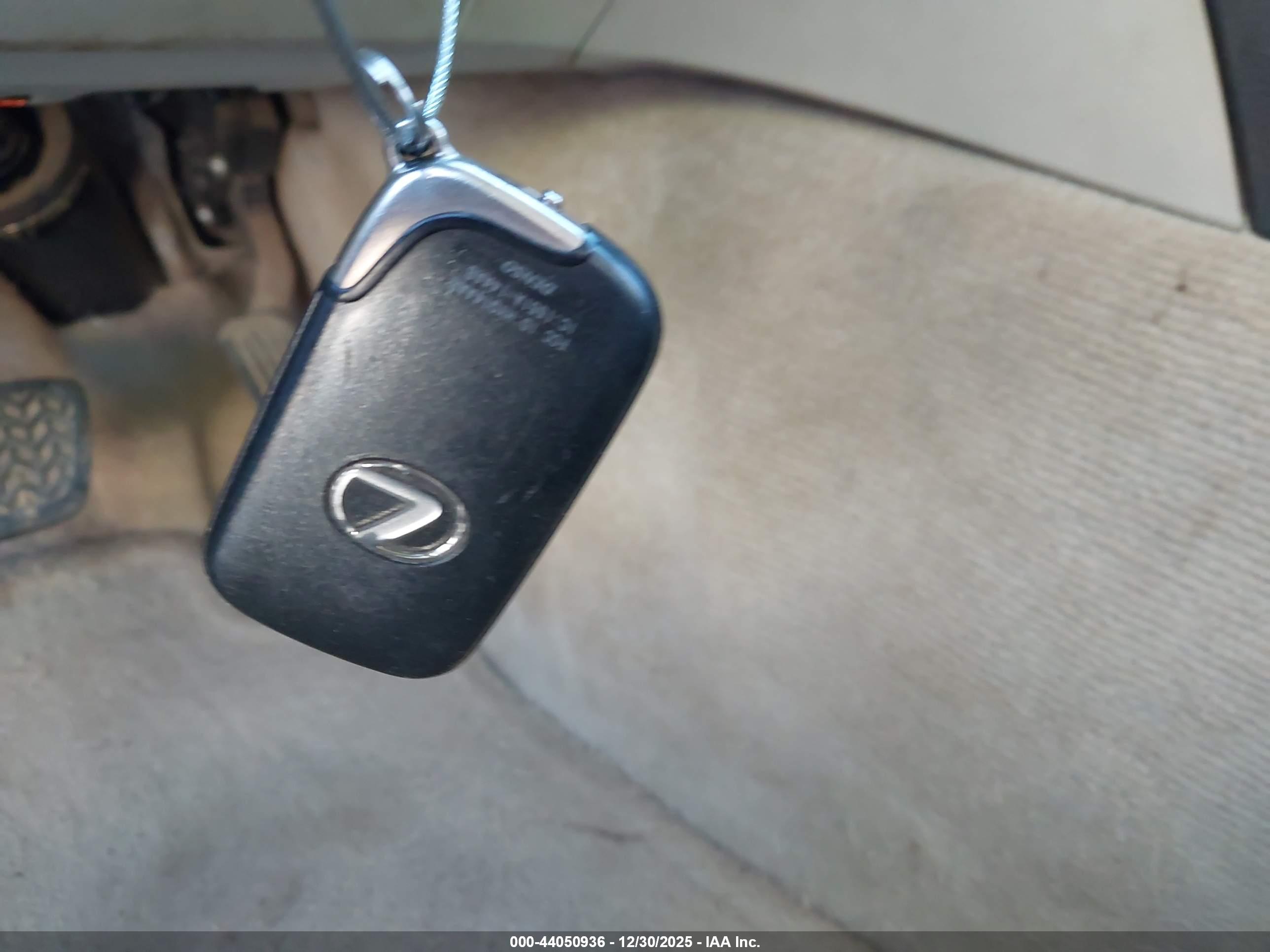 LEXUS ES image 11