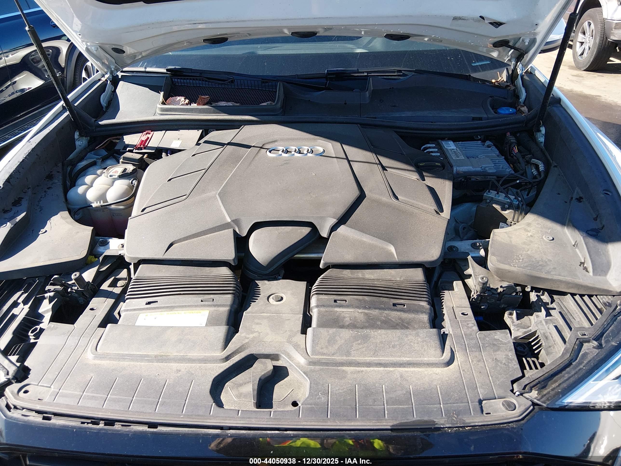 AUDI Q8 image 10