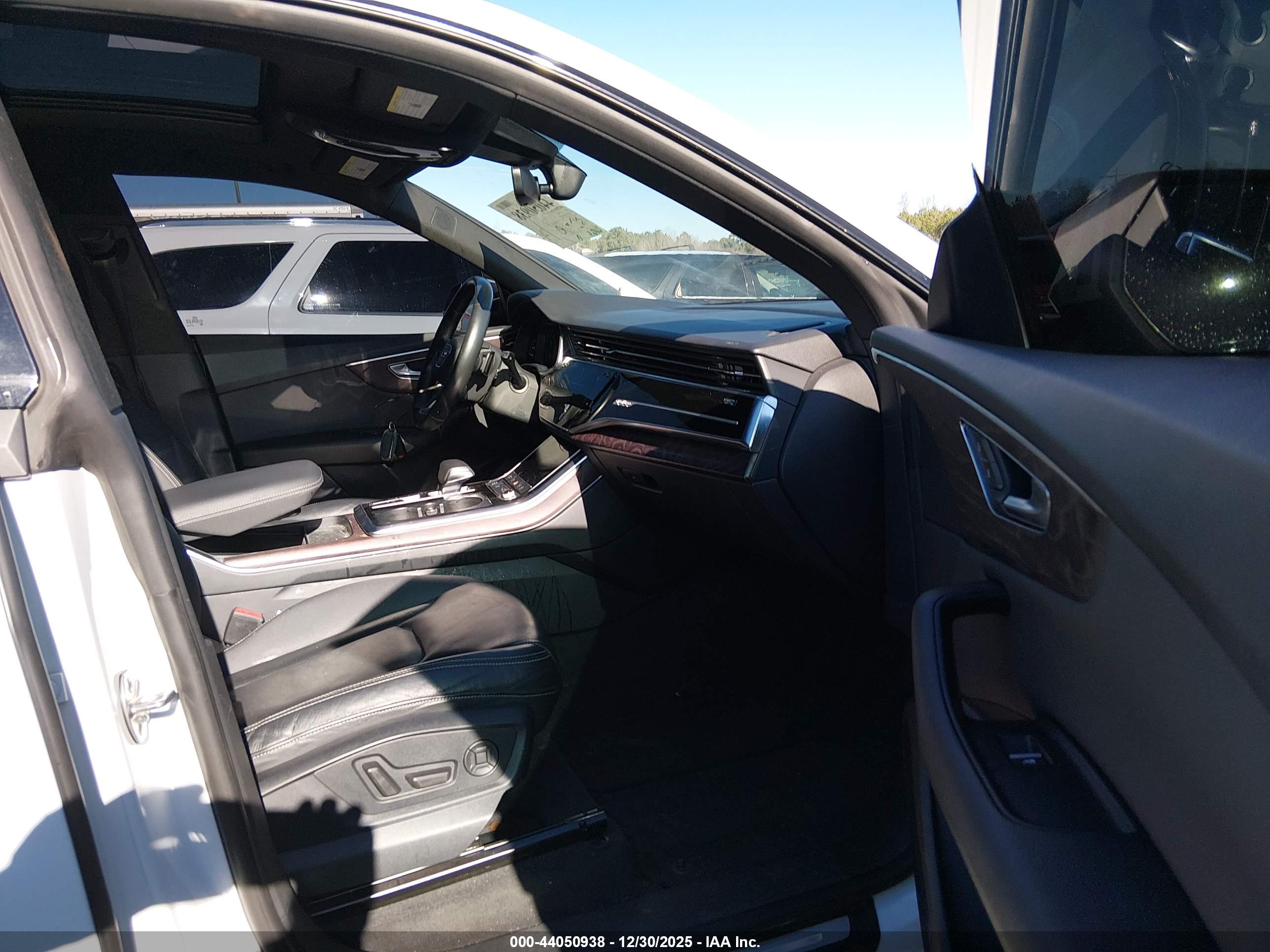 AUDI Q8 image 5