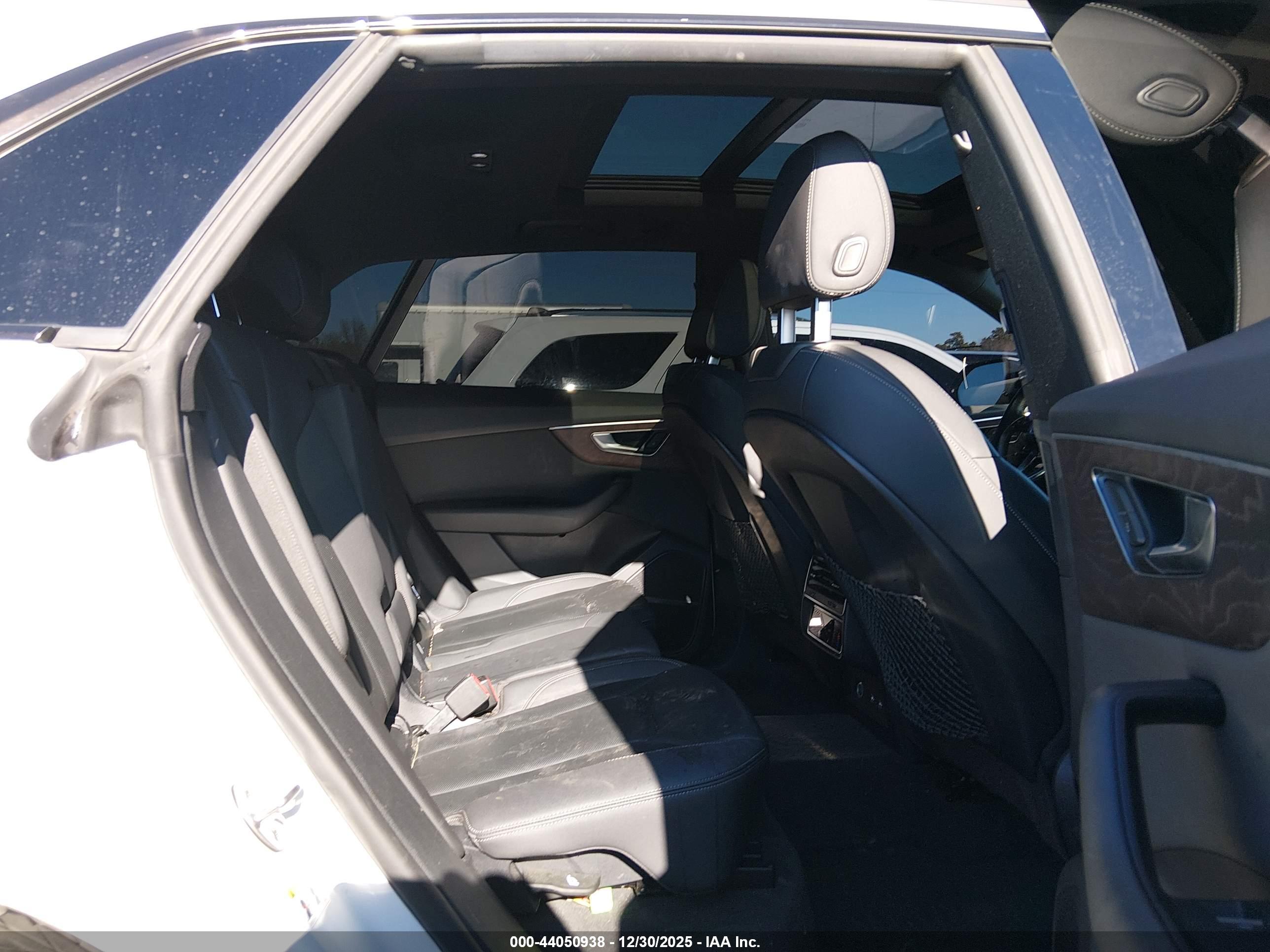 AUDI Q8 image 8