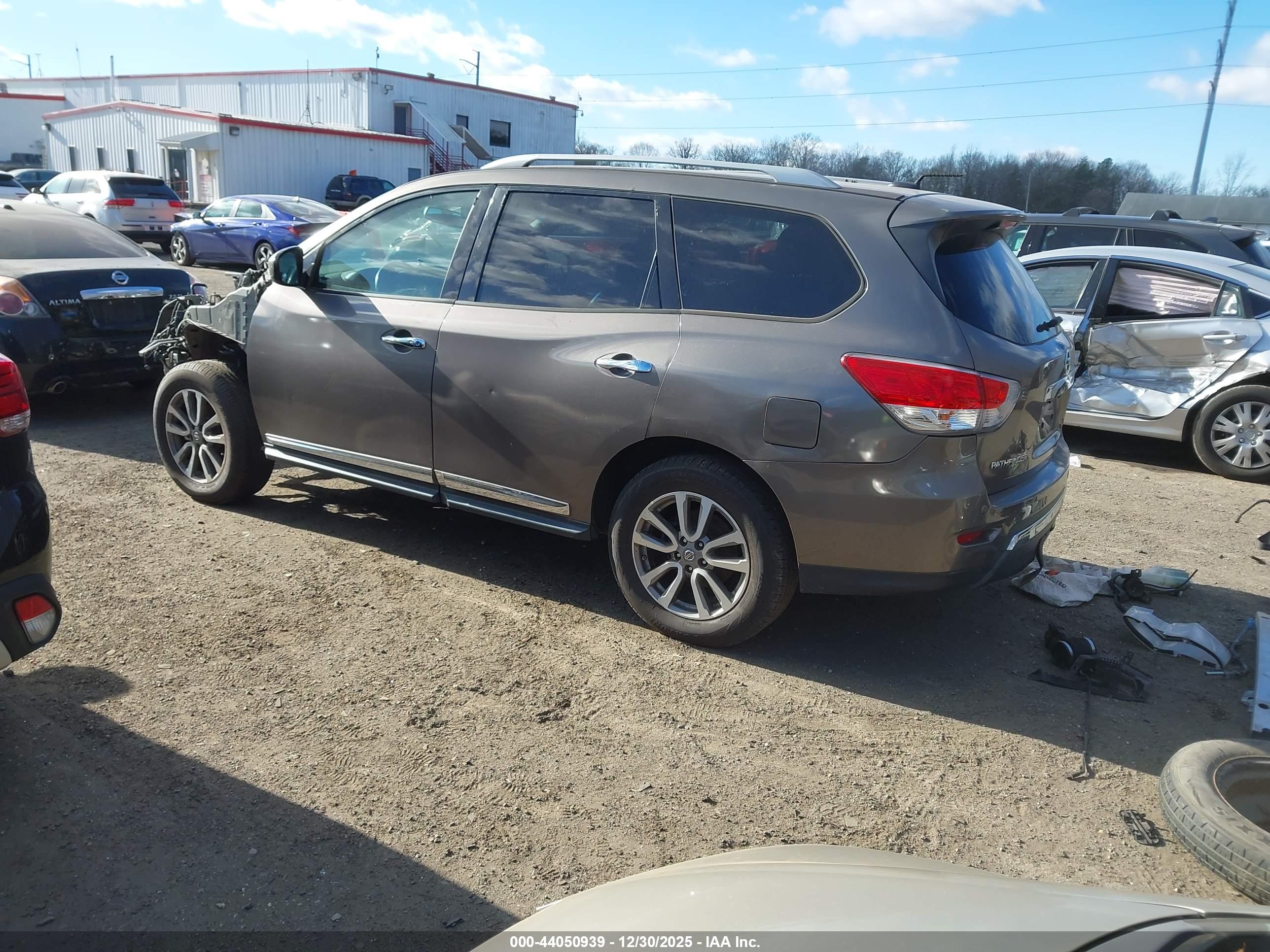 NISSAN PATHFINDER image 3
