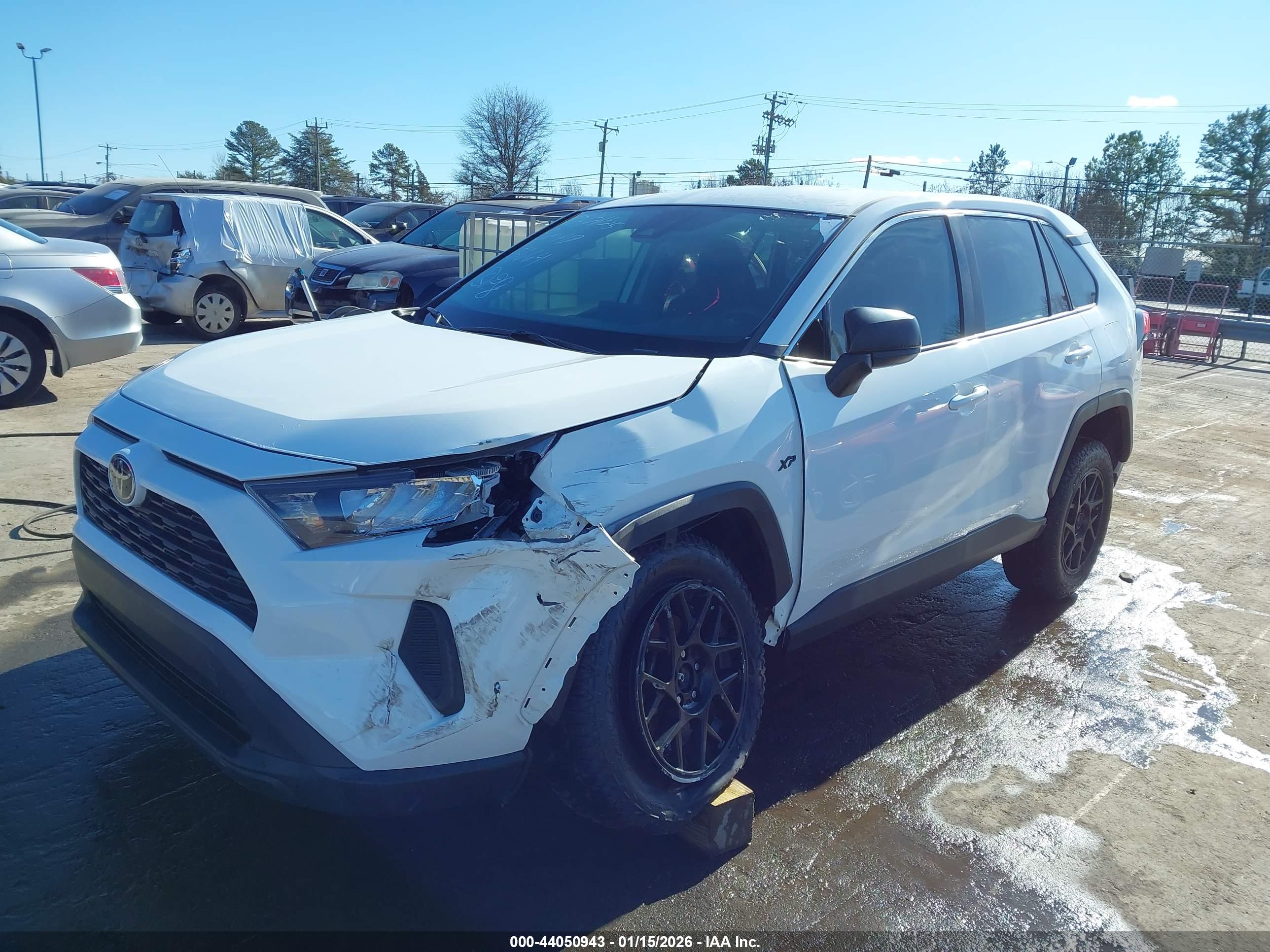 TOYOTA RAV4 image 2