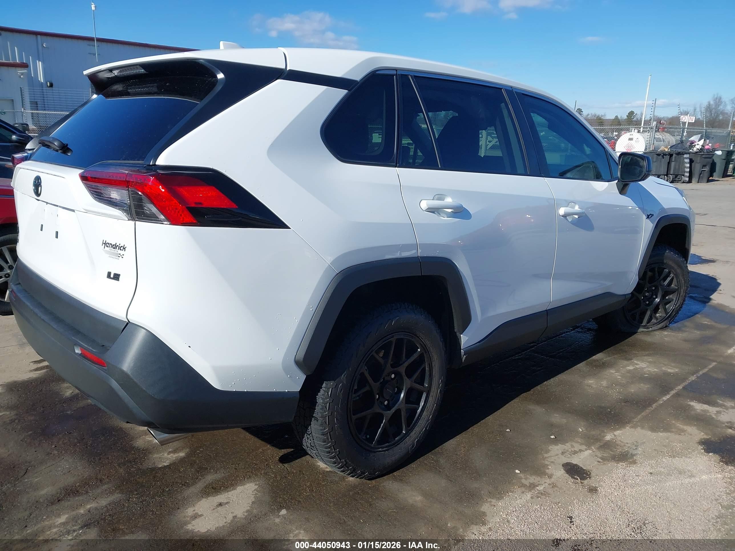 TOYOTA RAV4 image 4