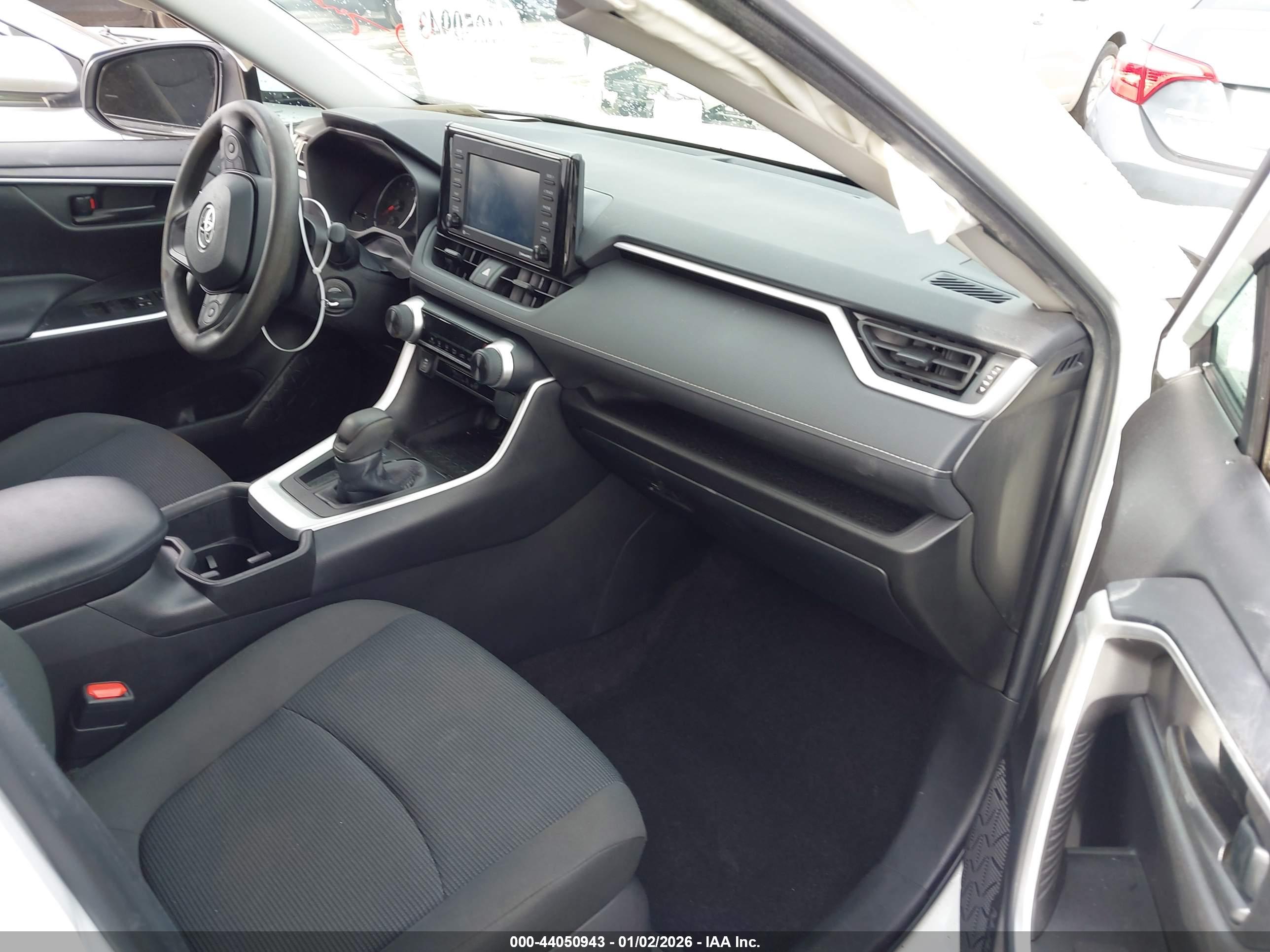 TOYOTA RAV4 image 5