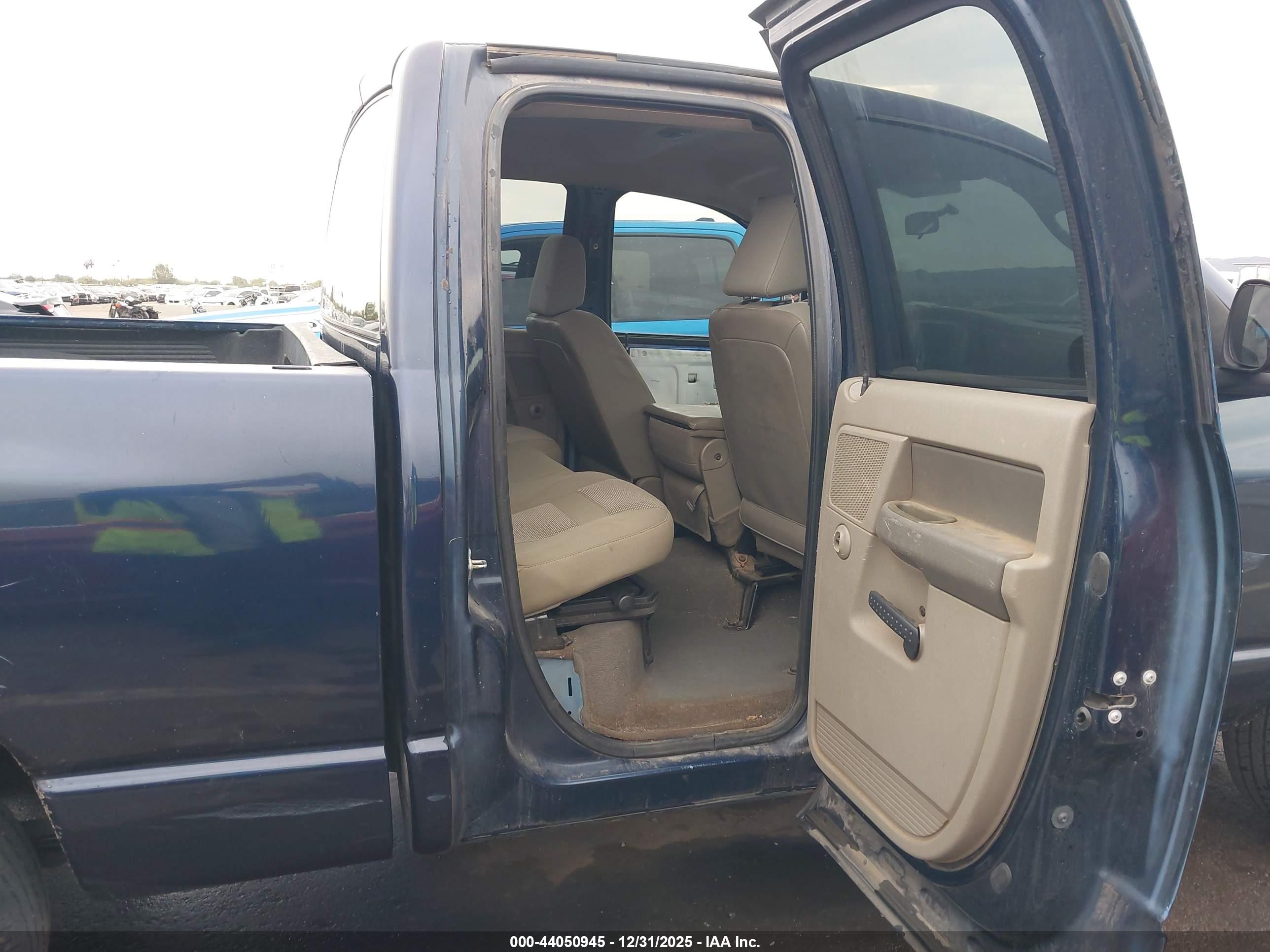 DODGE RAM image 8