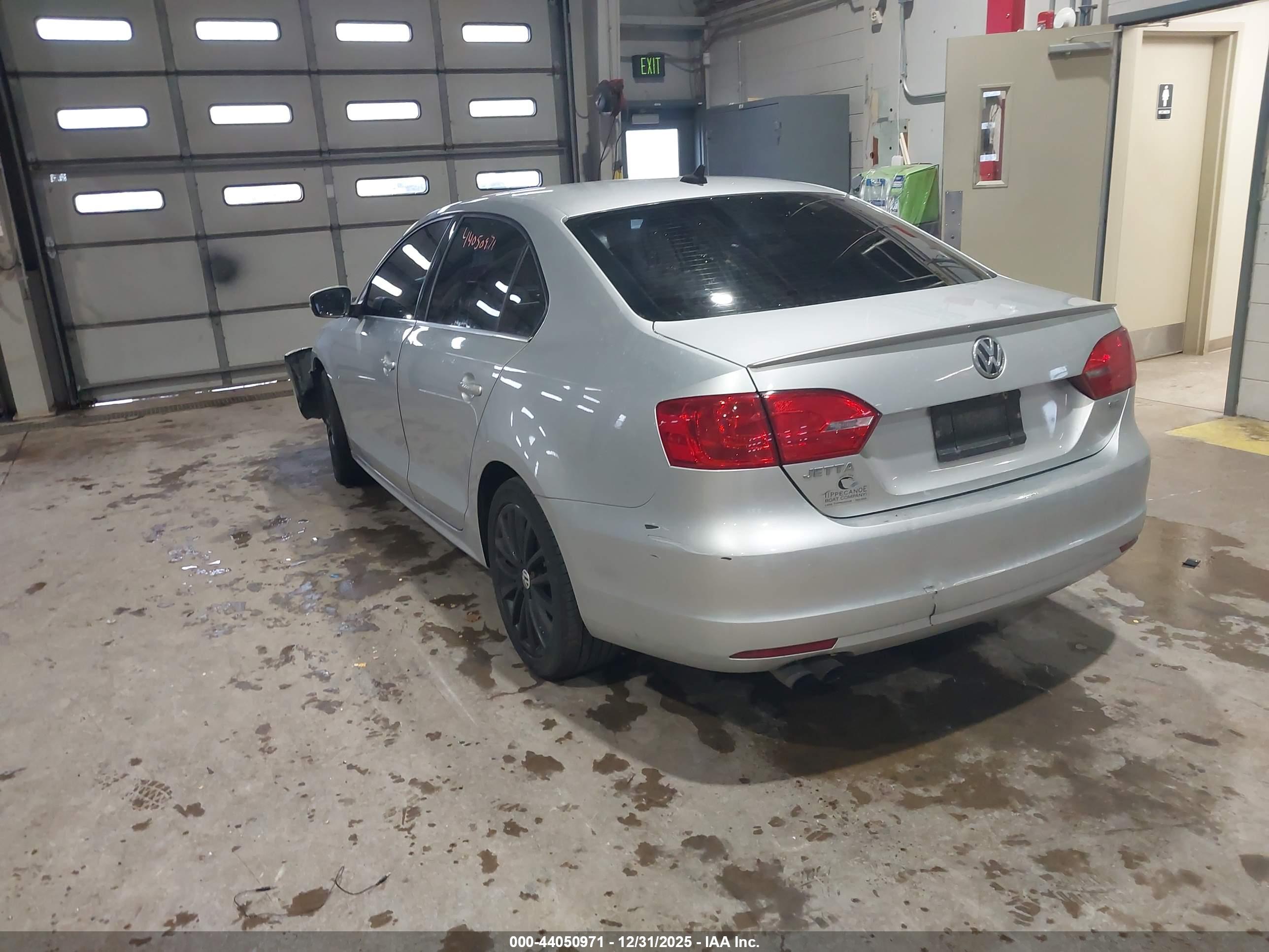 VOLKSWAGEN JETTA image 3